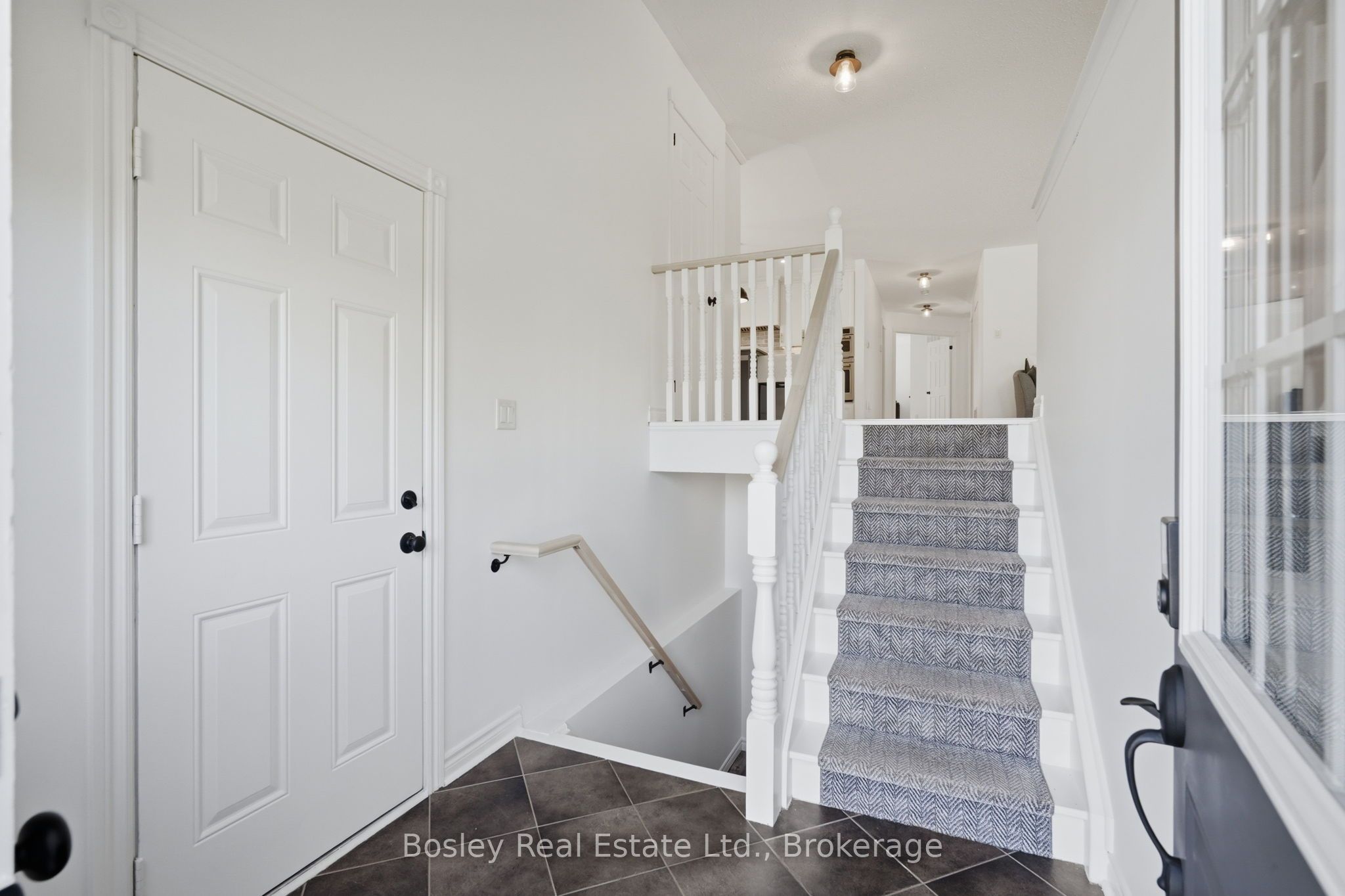 208 Lamont Court, Clearview, ON L0M 1S0 photo 2