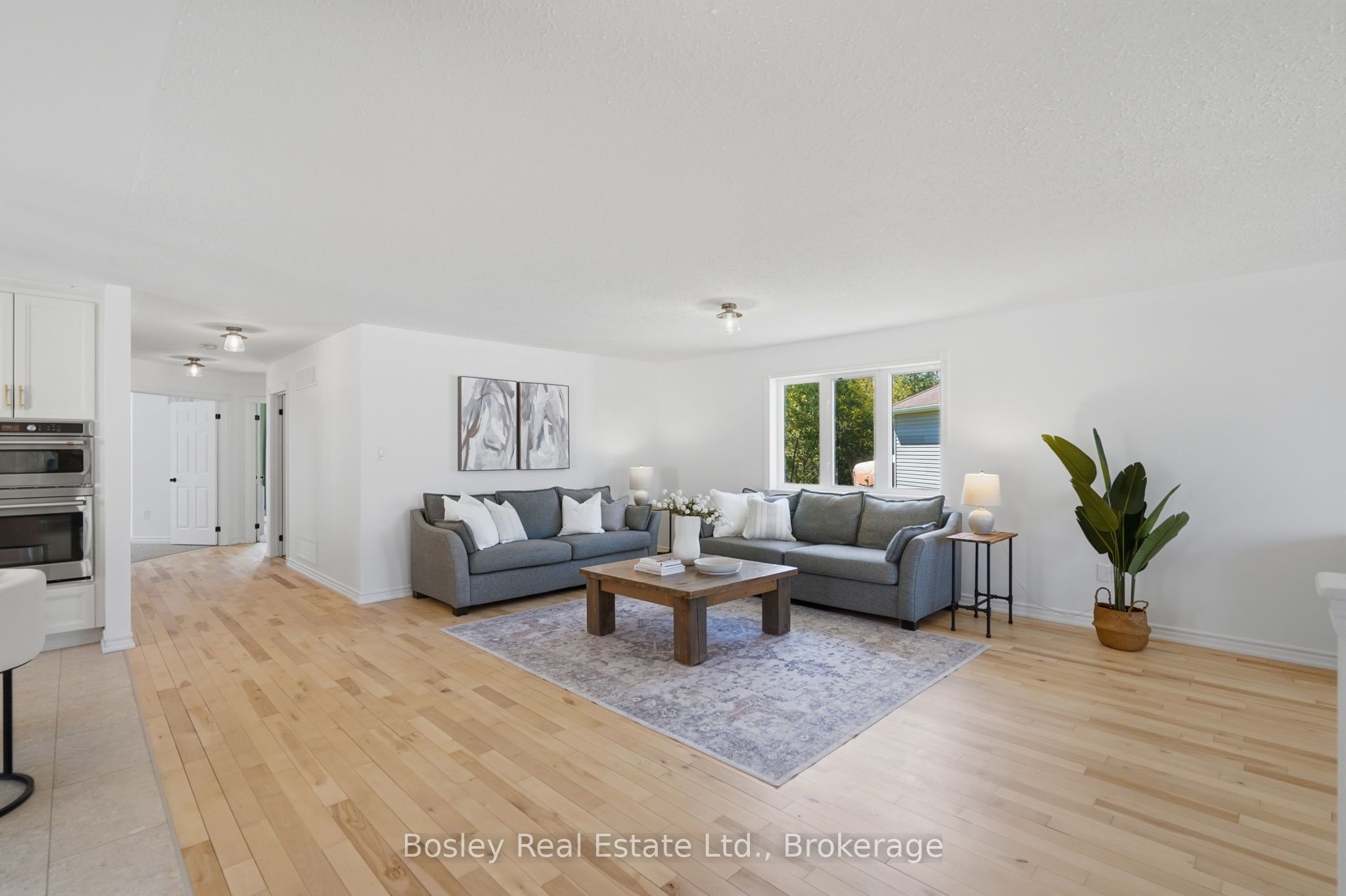 208 Lamont Court, Clearview, ON L0M 1S0 photo 4