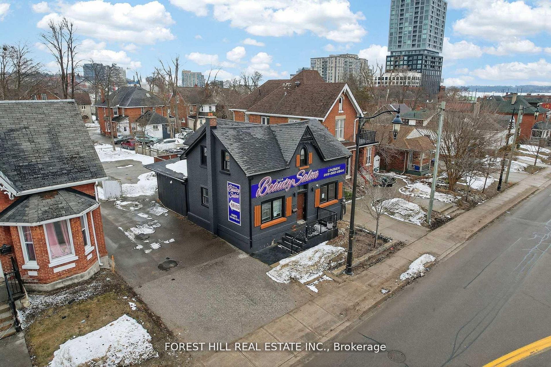 89 Toronto Street, Barrie, ON L4N 1V1