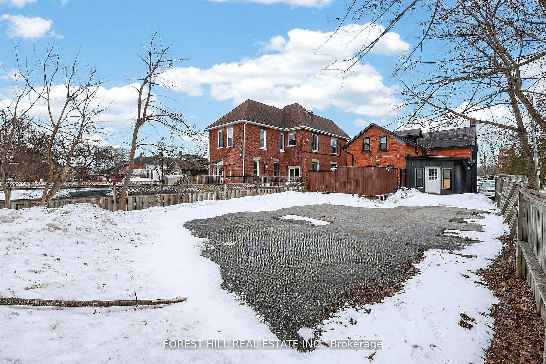 89 Toronto Street, Barrie, ON L4N 1V1 photo 2