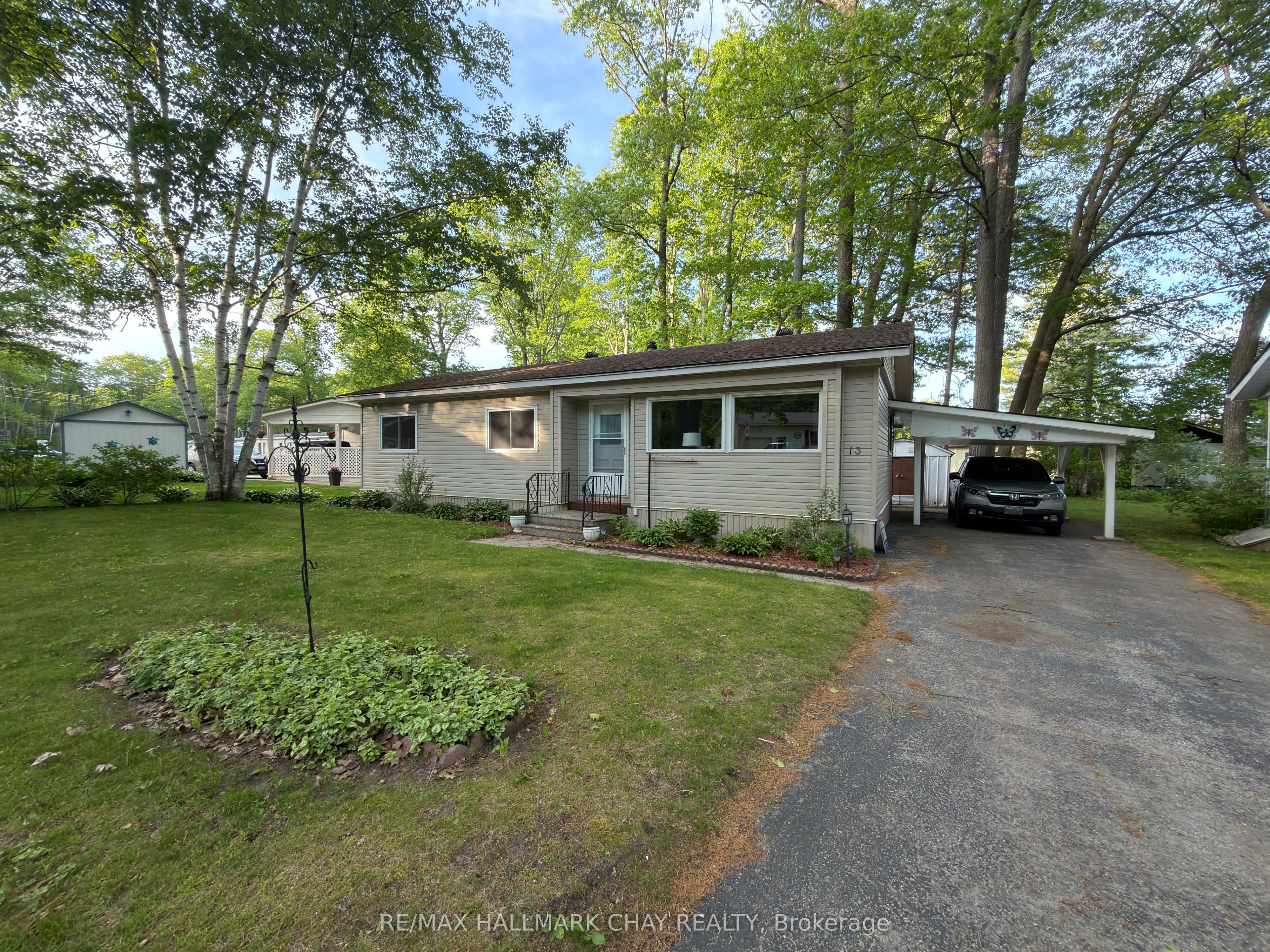 13 Carruthers Street N, Wasaga Beach, ON L9Z 1K2
