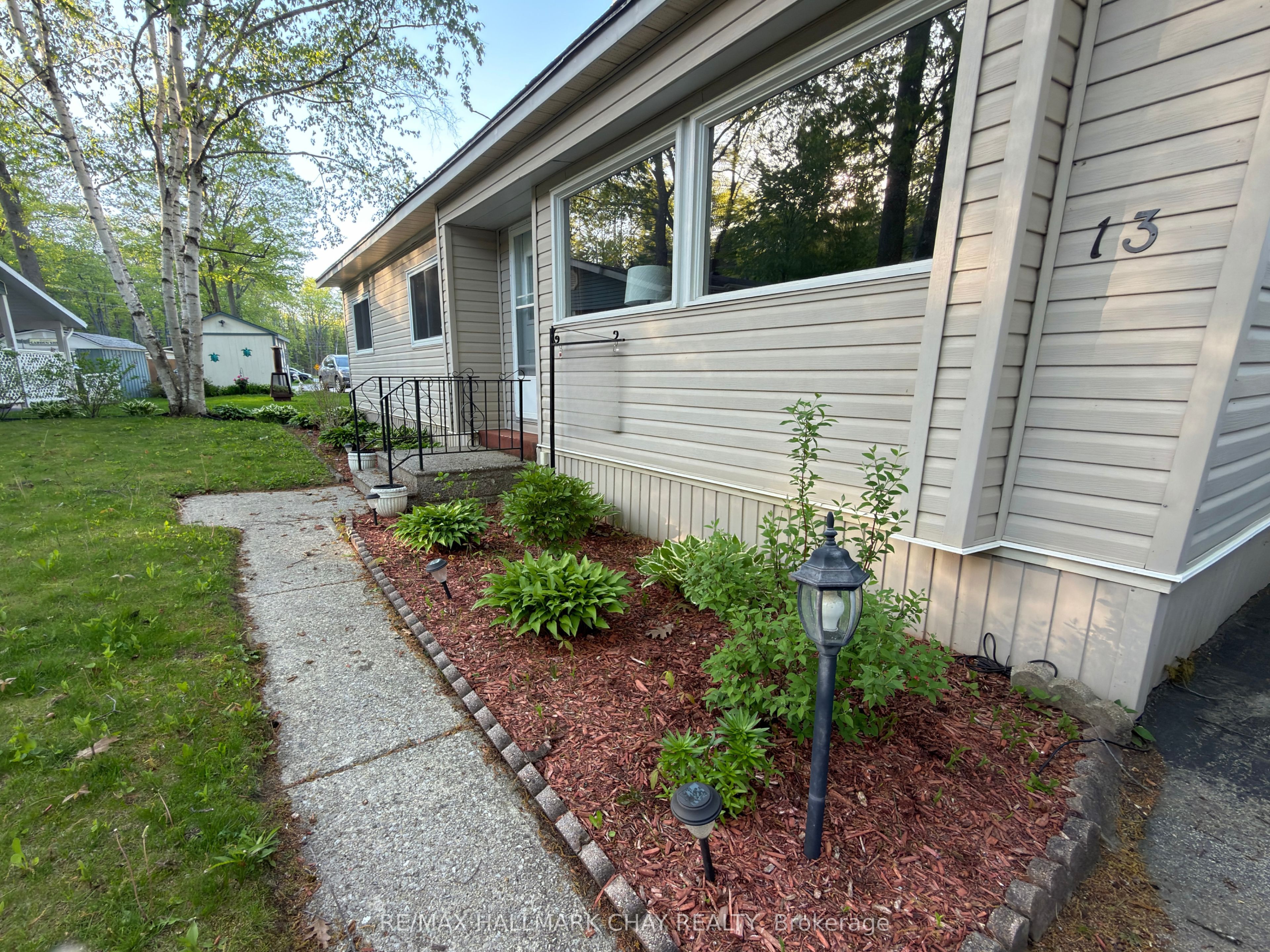 13 Carruthers Street N, Wasaga Beach, ON L9Z 1K2 photo 3