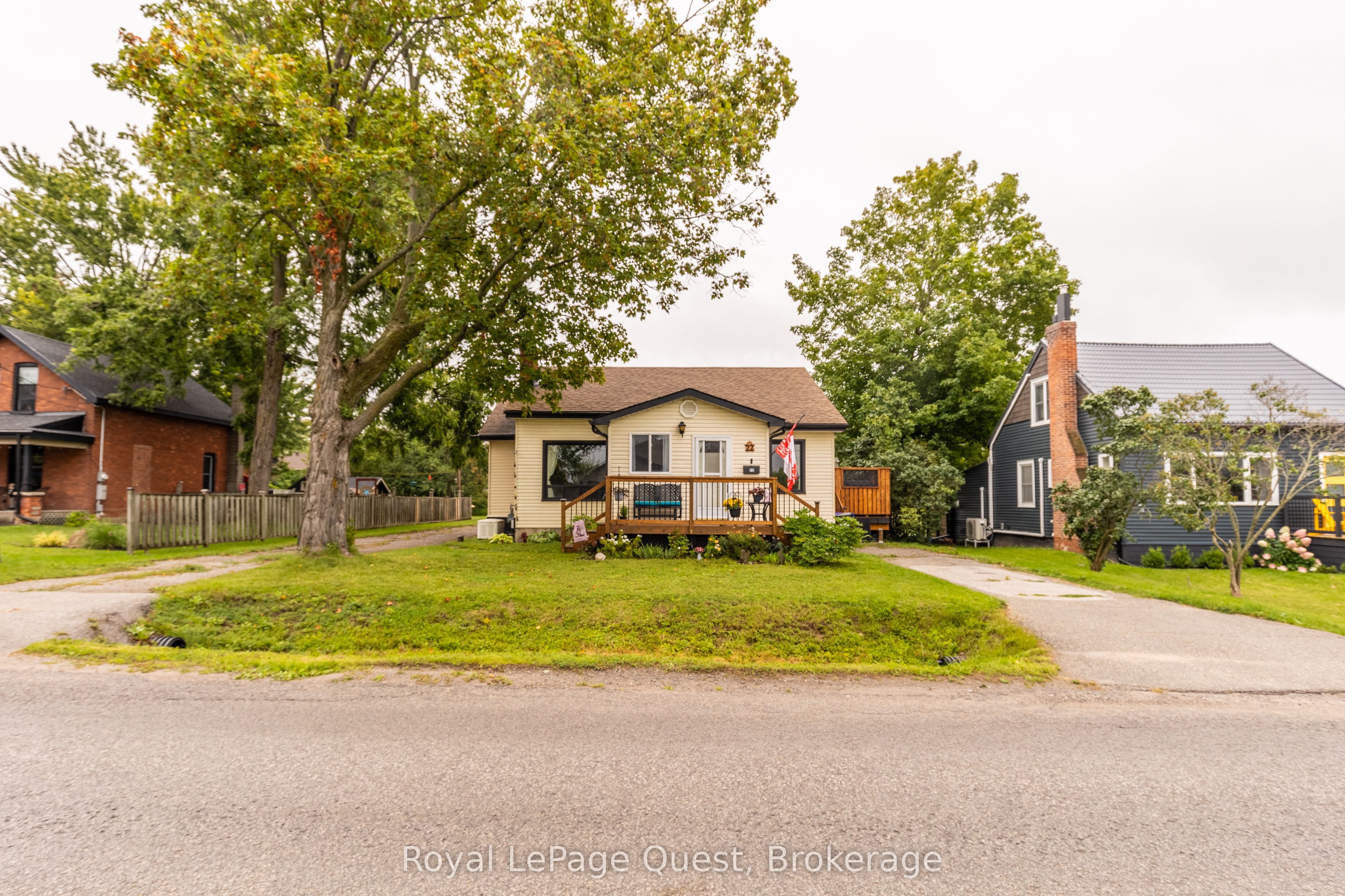 22 Creighton Street N, Orillia, ON L3V 1A8