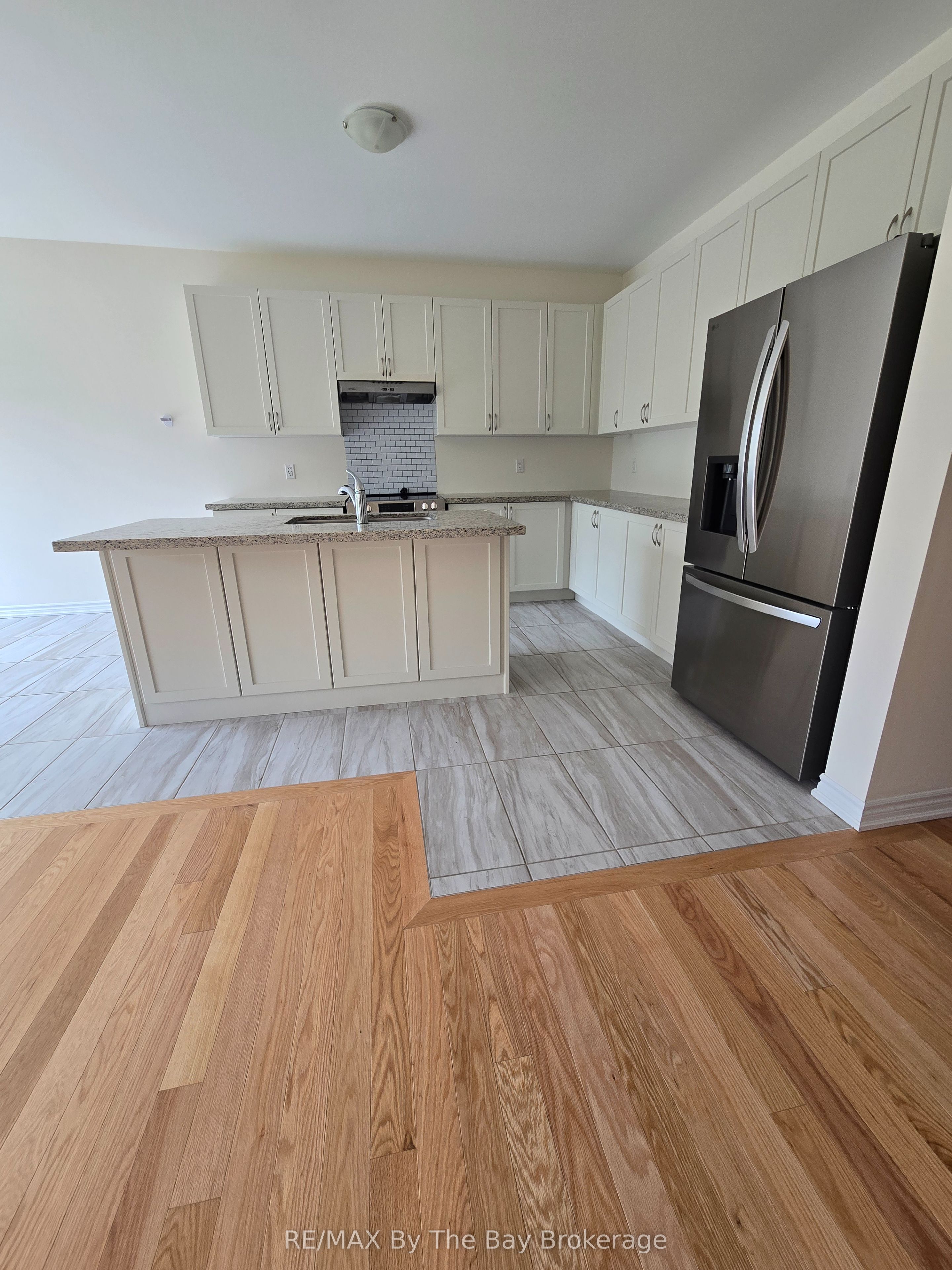 40 Rosanne Circle, Wasaga Beach, ON L9Z 0N3 photo 5