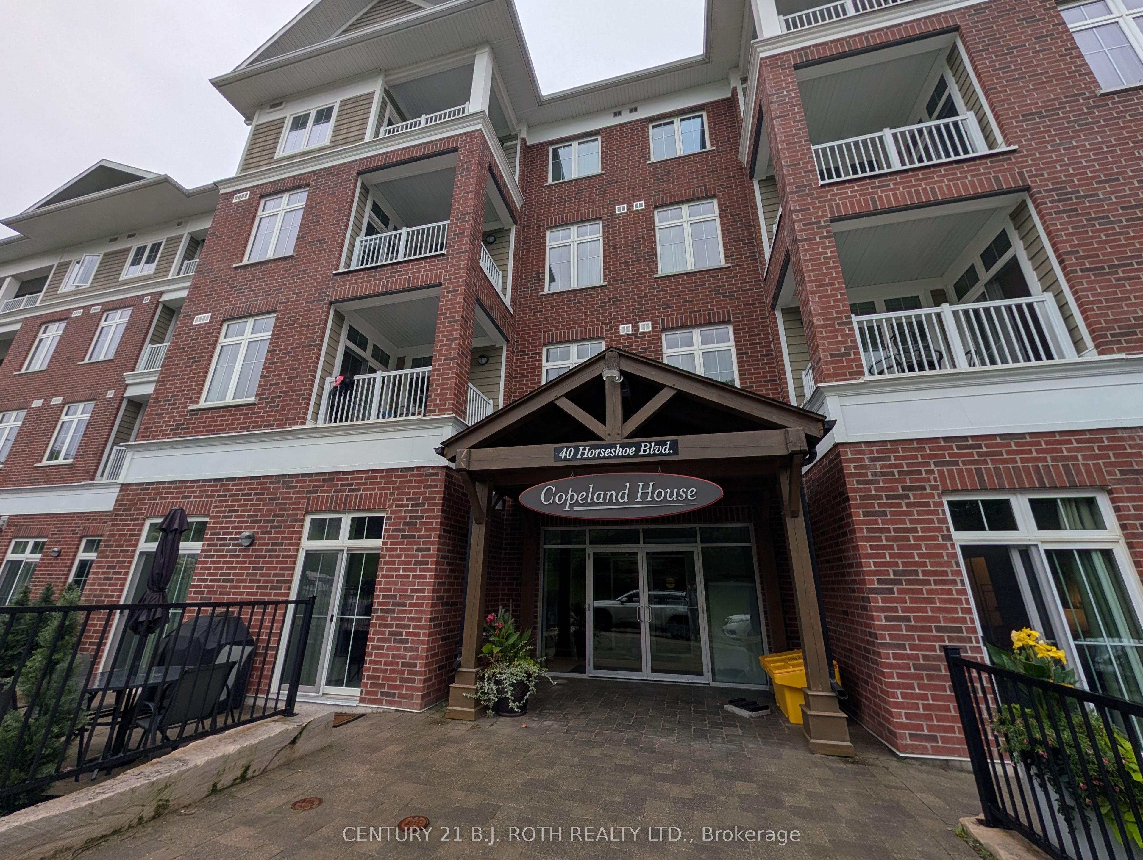 40 HORSESHOE Boulevard 302, Oro-Medonte, ON L4M 4Y8