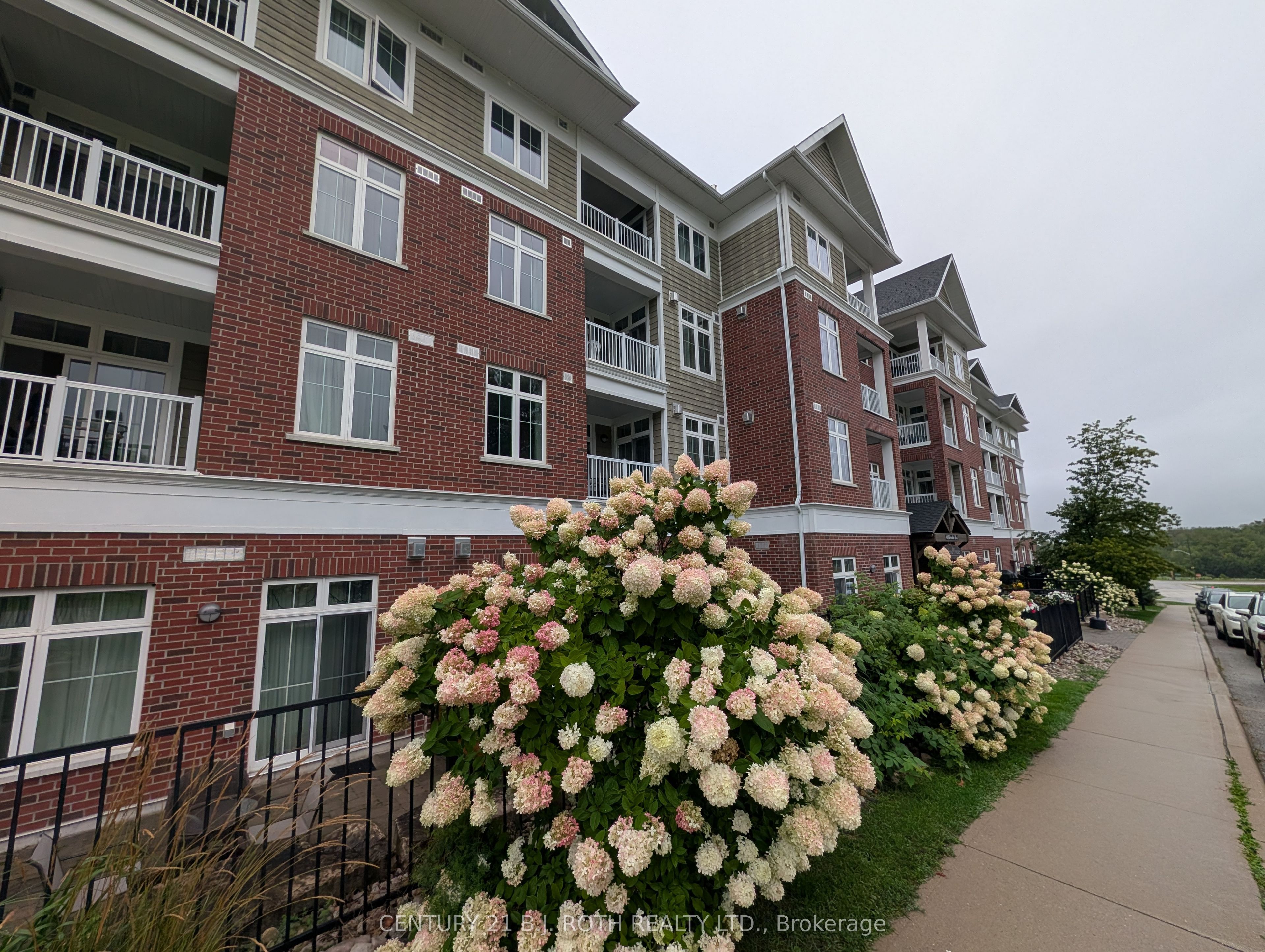 40 HORSESHOE Boulevard 302, Oro-Medonte, ON L4M 4Y8 photo 2