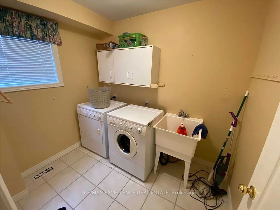 35 Mckenzie Crescent, Barrie, ON L4N 0A9 photo 5