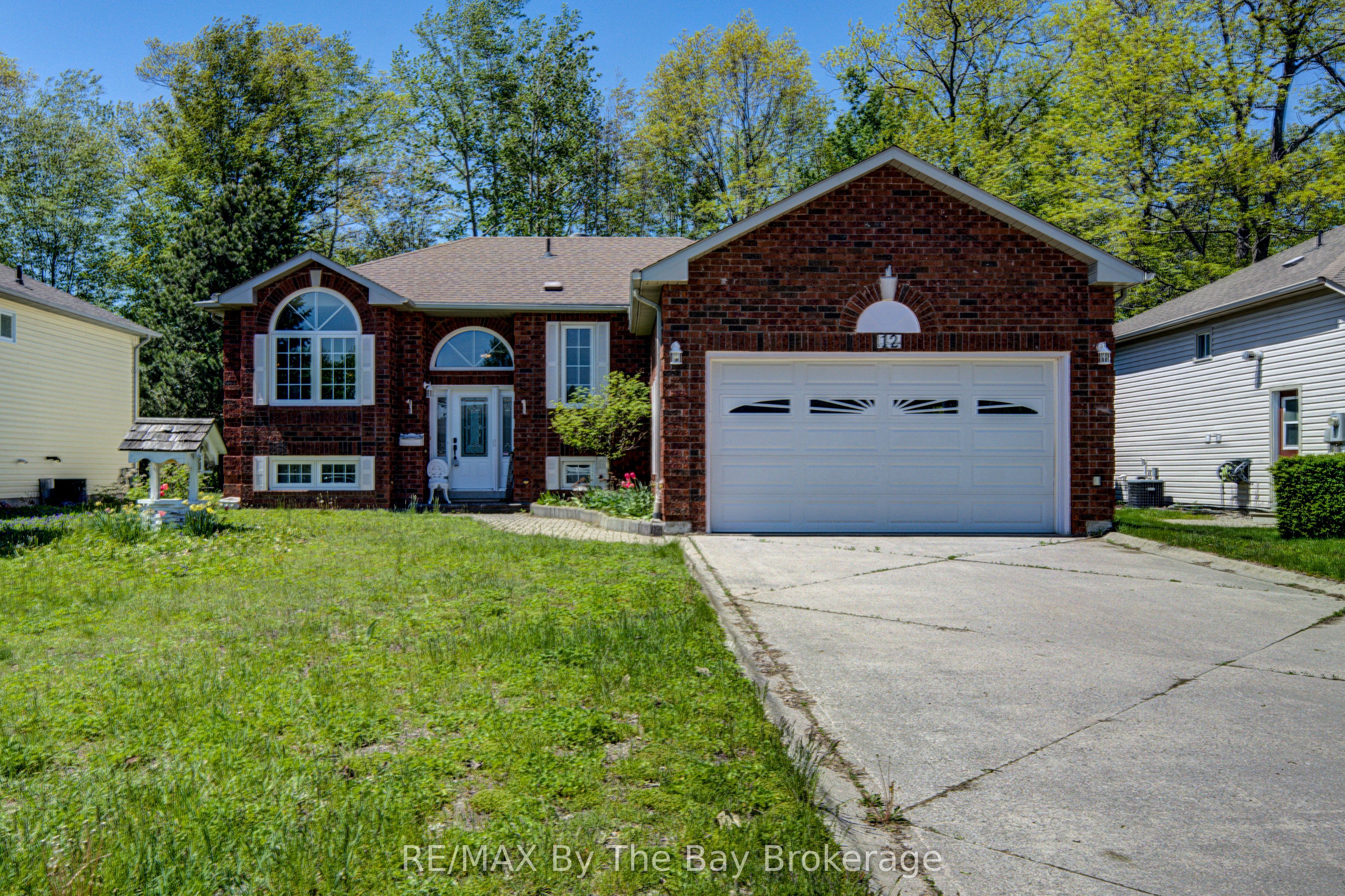 12 Silver Birch Avenue, Wasaga Beach, ON L9Z 1B7