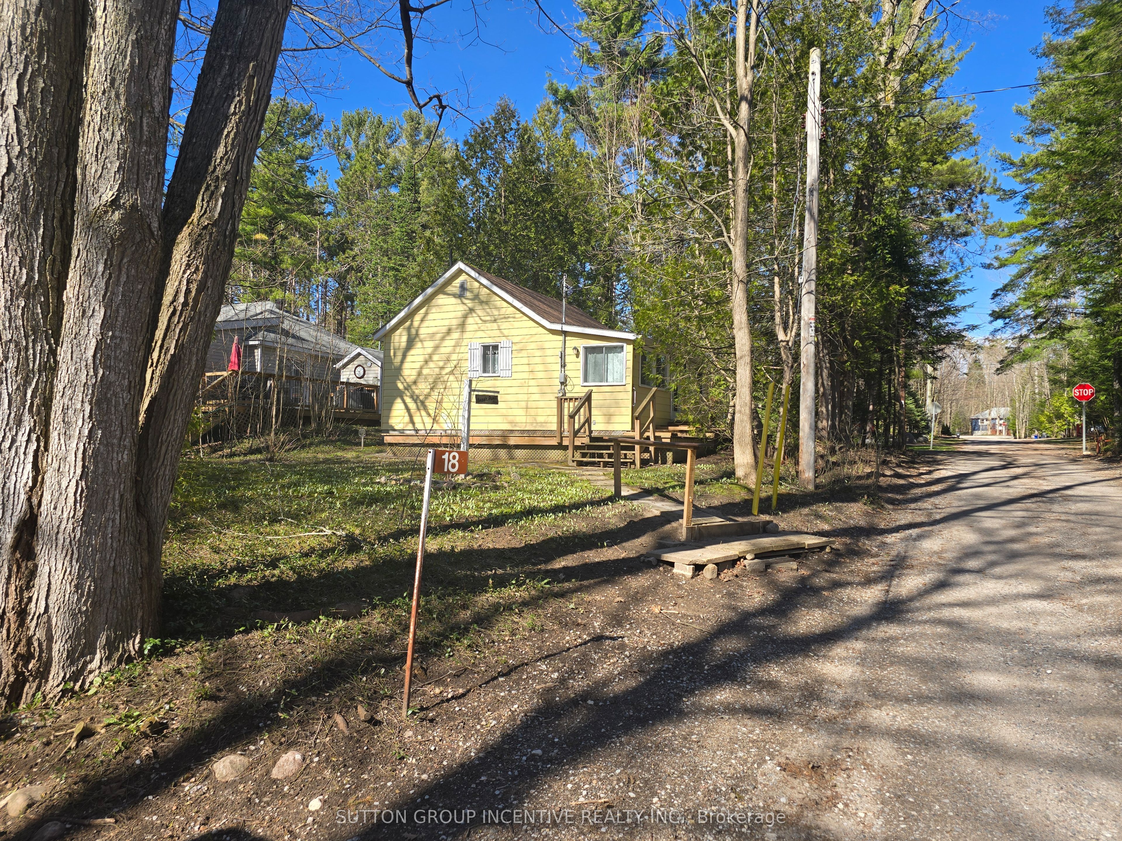 18 Harras Avenue, Tiny, ON L0L 2J0 photo 2