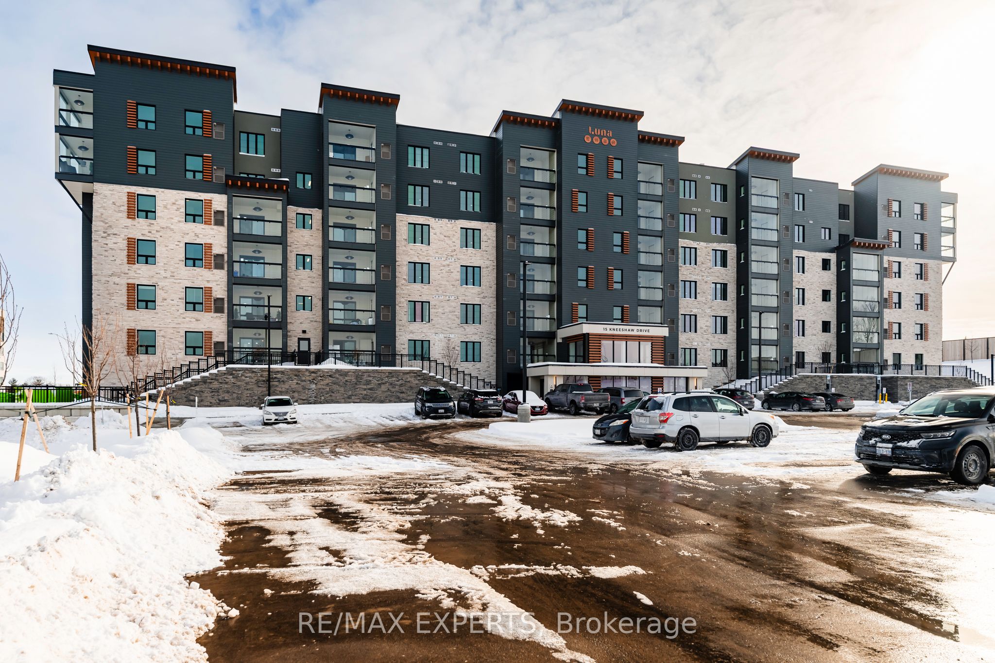 15 Kneeshaw Drive 409, Barrie, ON L9J 0X9 photo 2