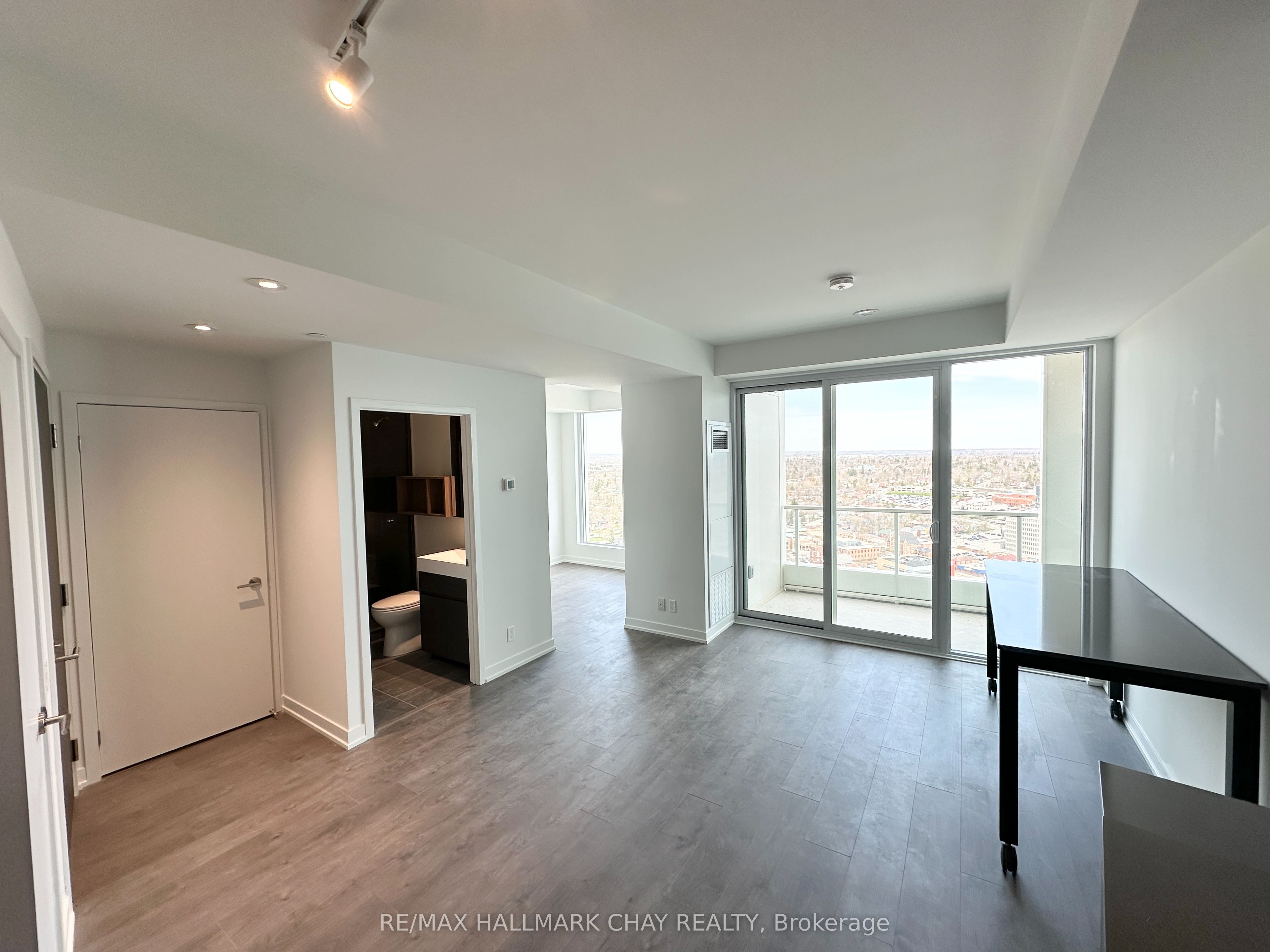 39 Mary Street 3005, Barrie, ON L4N 1S9 photo 3