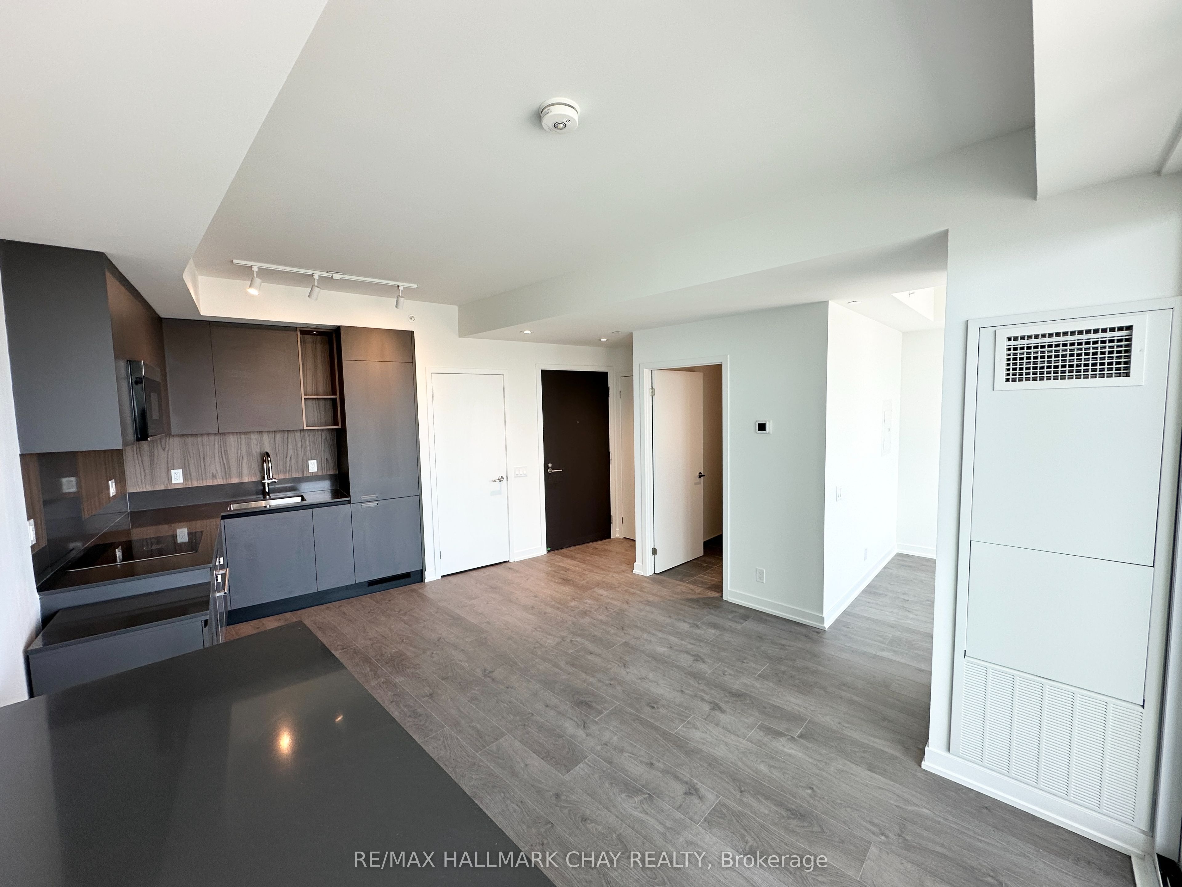 39 Mary Street 3005, Barrie, ON L4N 1S9 photo 4
