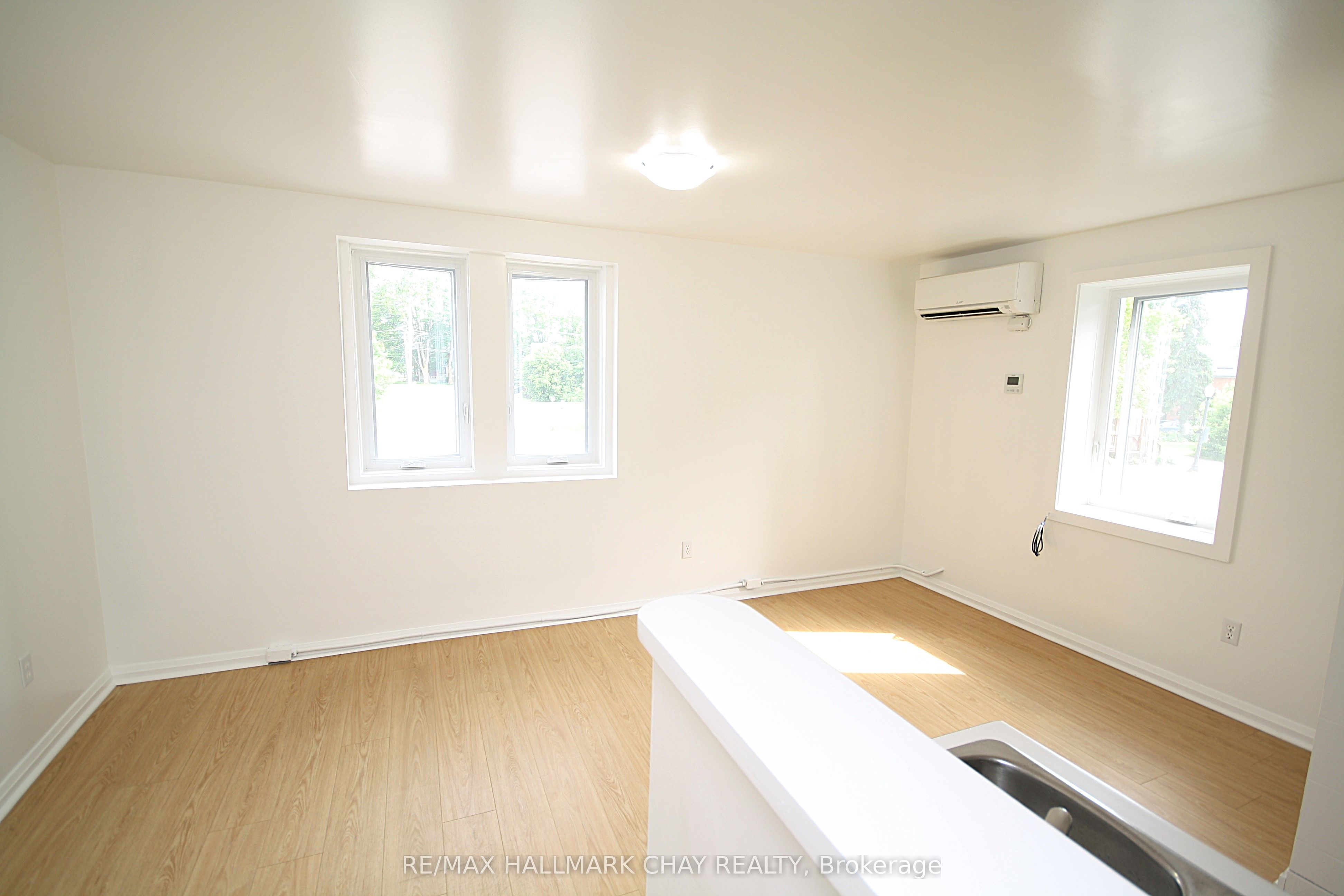 58 Queen Street W 1, Springwater, ON L0L 1P0 photo 2