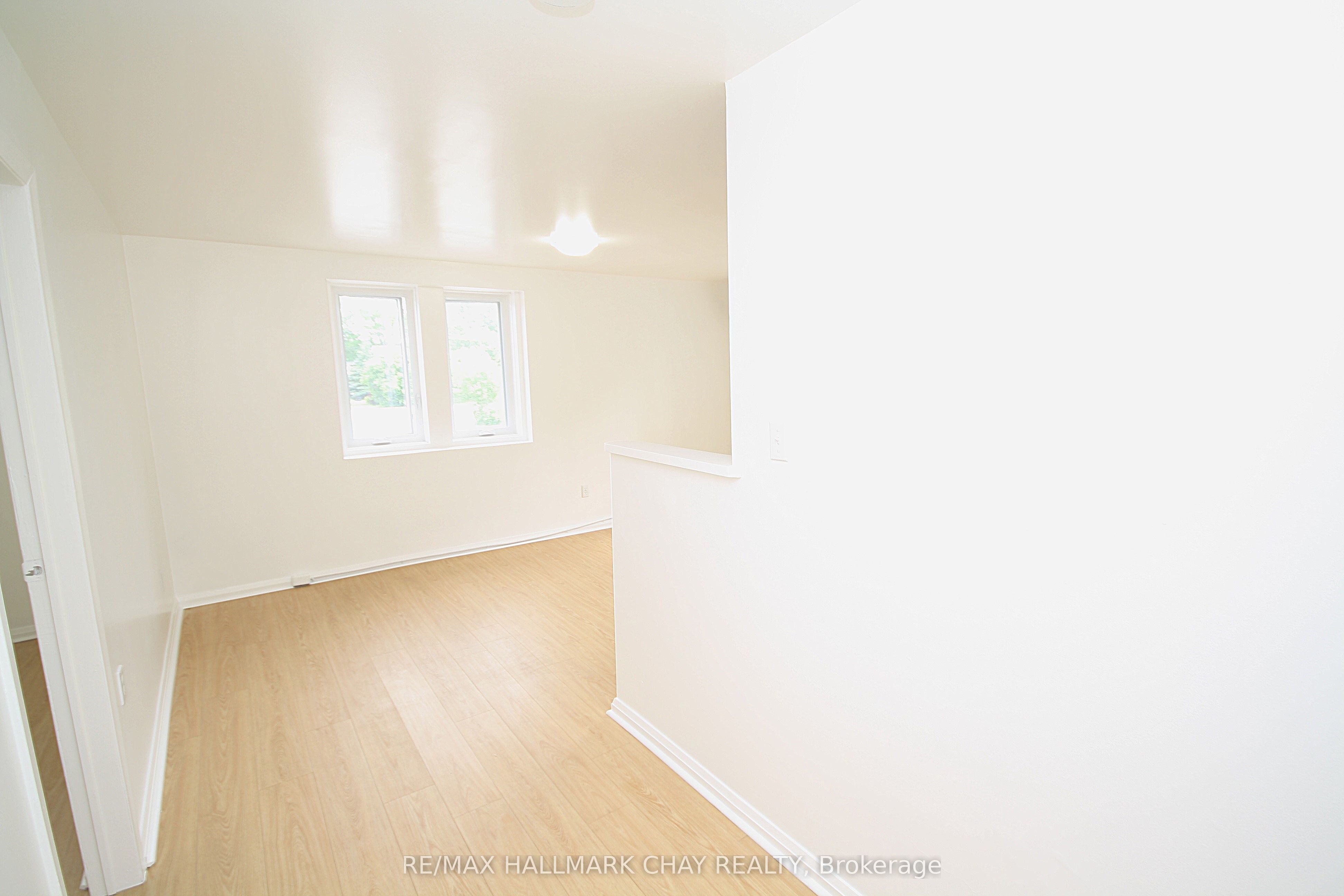 58 Queen Street W 1, Springwater, ON L0L 1P0 photo 3