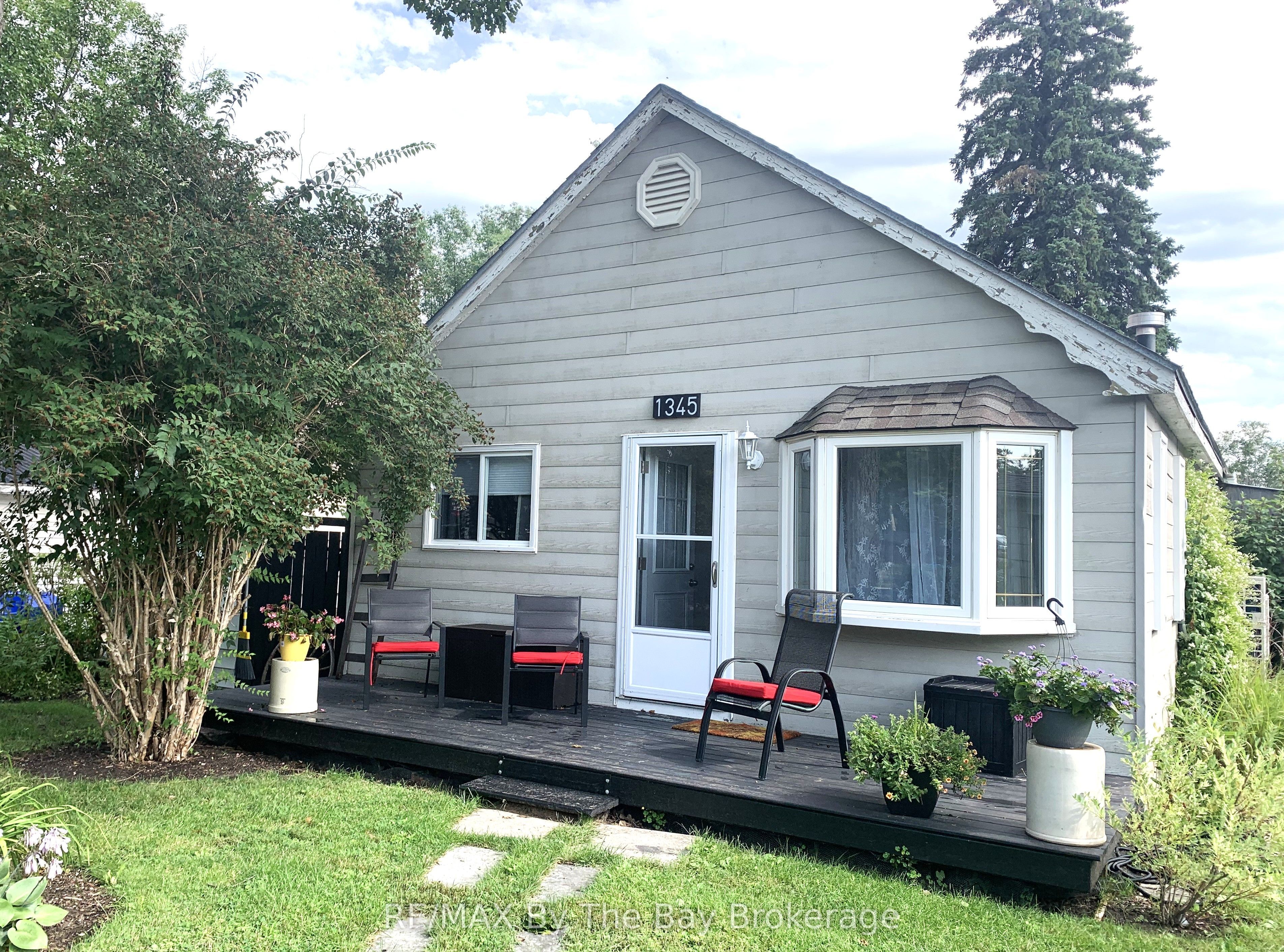 1345 Mosley Street, Wasaga Beach, ON L9Z 2C7 photo 2