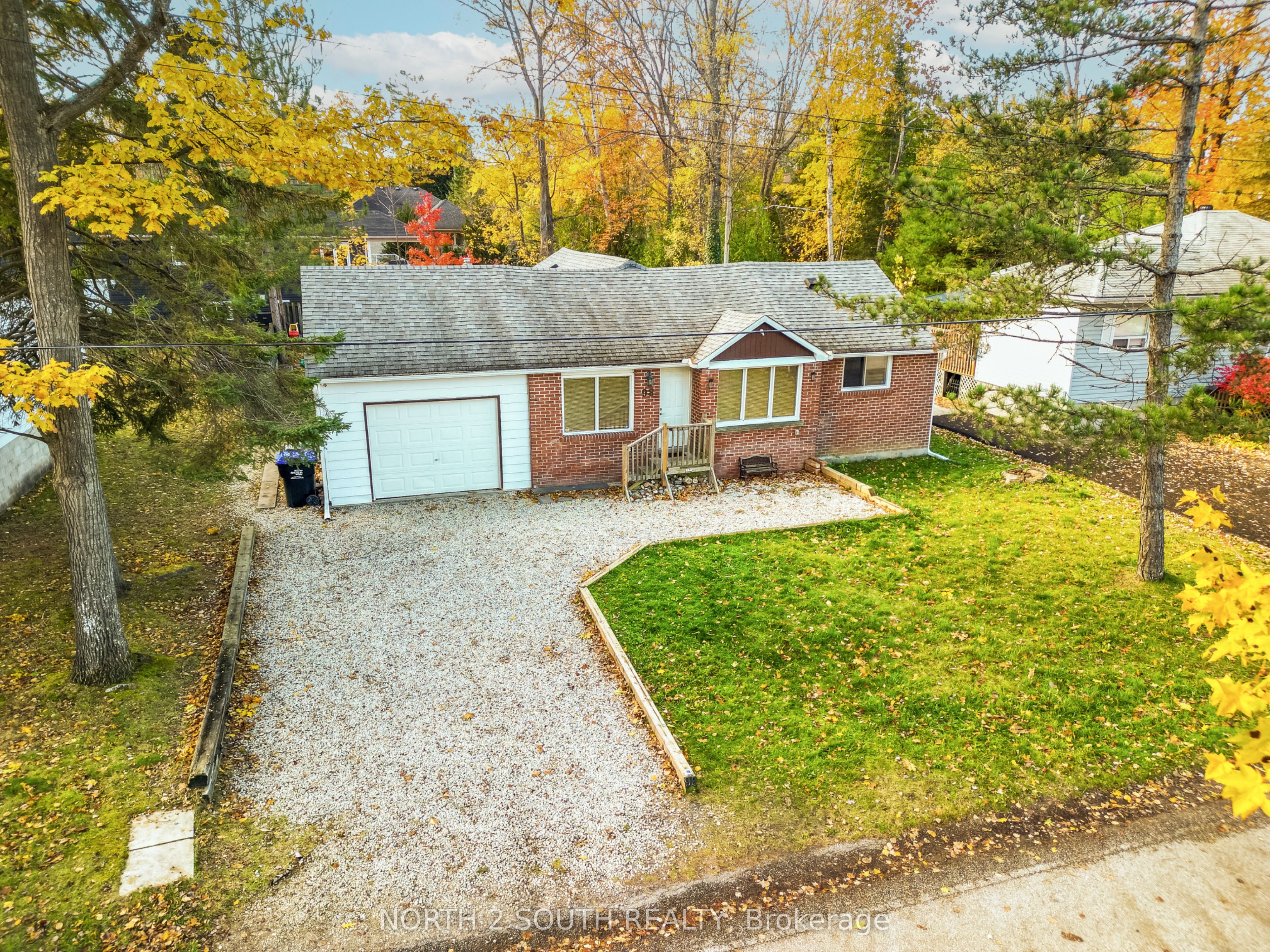 98 33rd Street N, Wasaga Beach, ON L9Z 2B9 photo 2