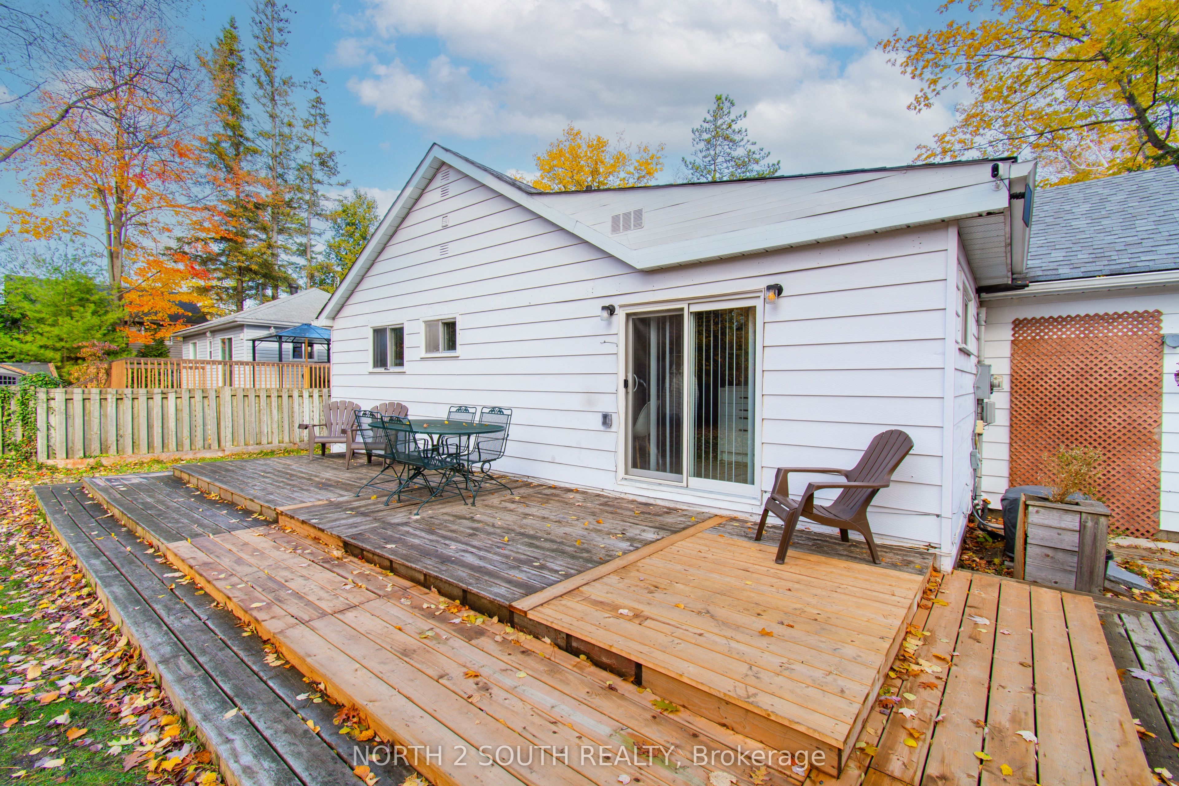 98 33rd Street N, Wasaga Beach, ON L9Z 2B9 photo 3