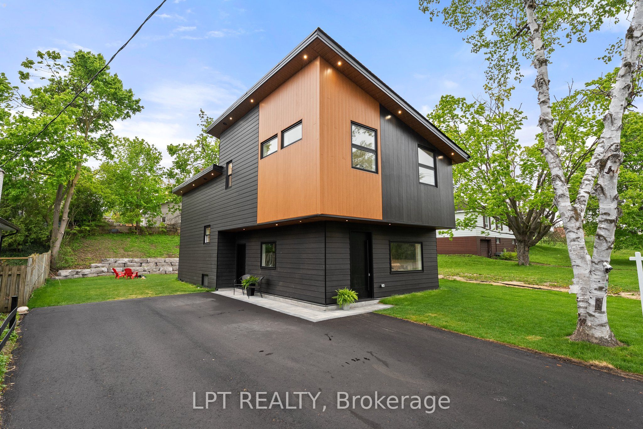168 Berczy Street, Barrie, ON L4M 3R6 photo 2