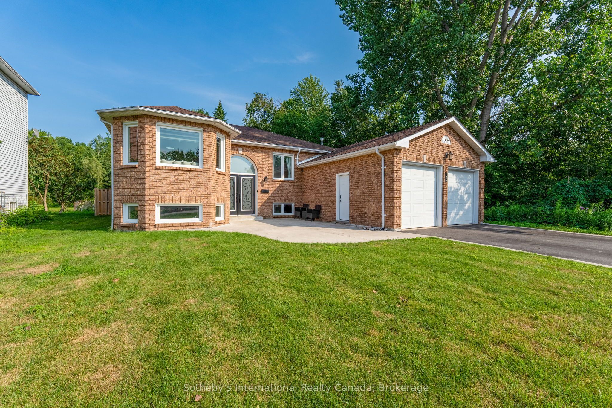 53 Royal Beech Drive, Wasaga Beach, ON L9Z 1H3 photo 2