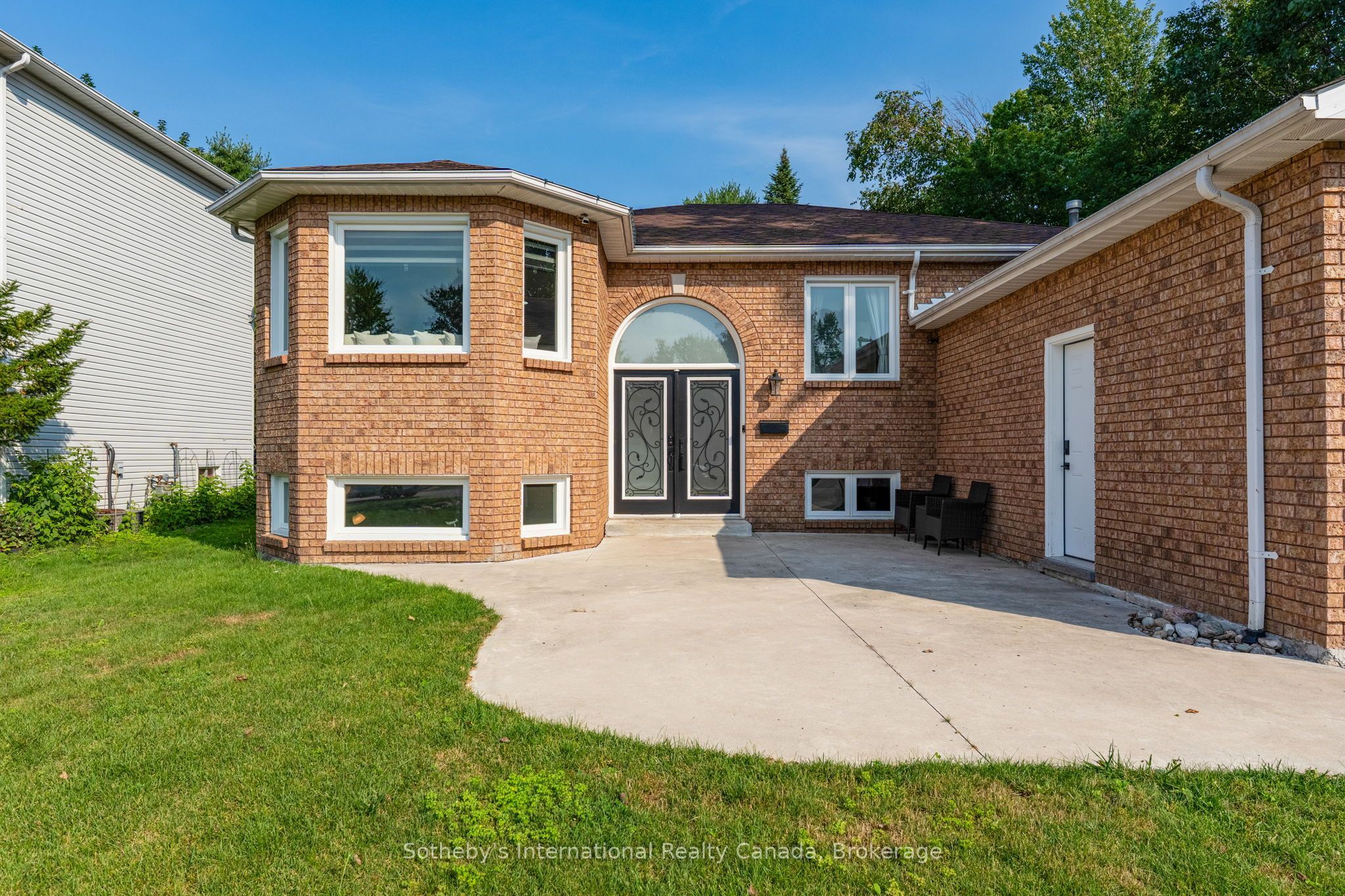 53 Royal Beech Drive, Wasaga Beach, ON L9Z 1H3 photo 3