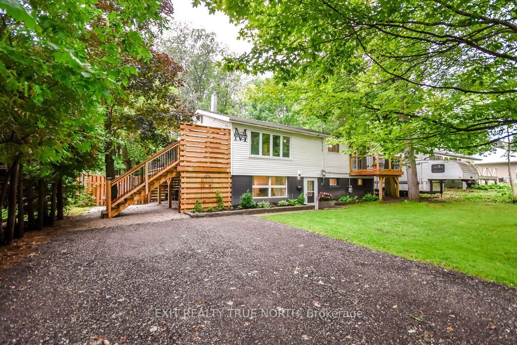 27 Nida Drive, Tiny, ON L9M 0B3