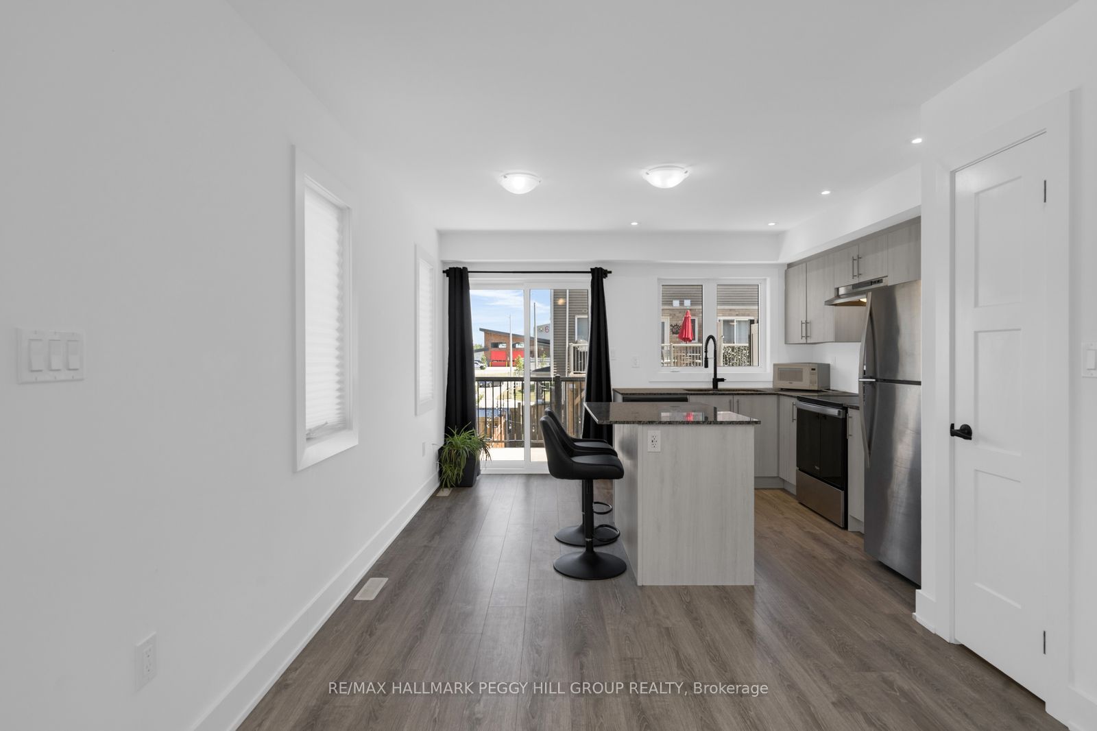30 Pumpkin Corner Crescent, Barrie, ON L9J 0T6 photo 3