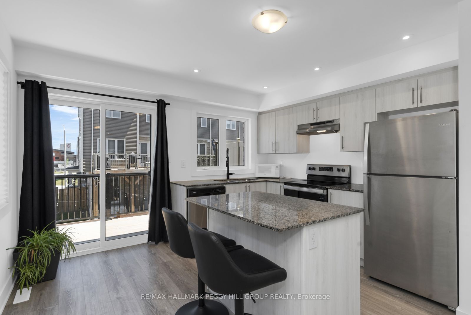 30 Pumpkin Corner Crescent, Barrie, ON L9J 0T6 photo 4