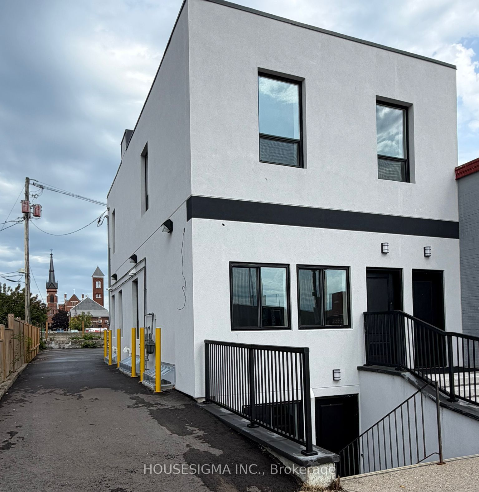 28 West Street N Lower Level Unit, Orillia, ON L3V 5B8 photo 2