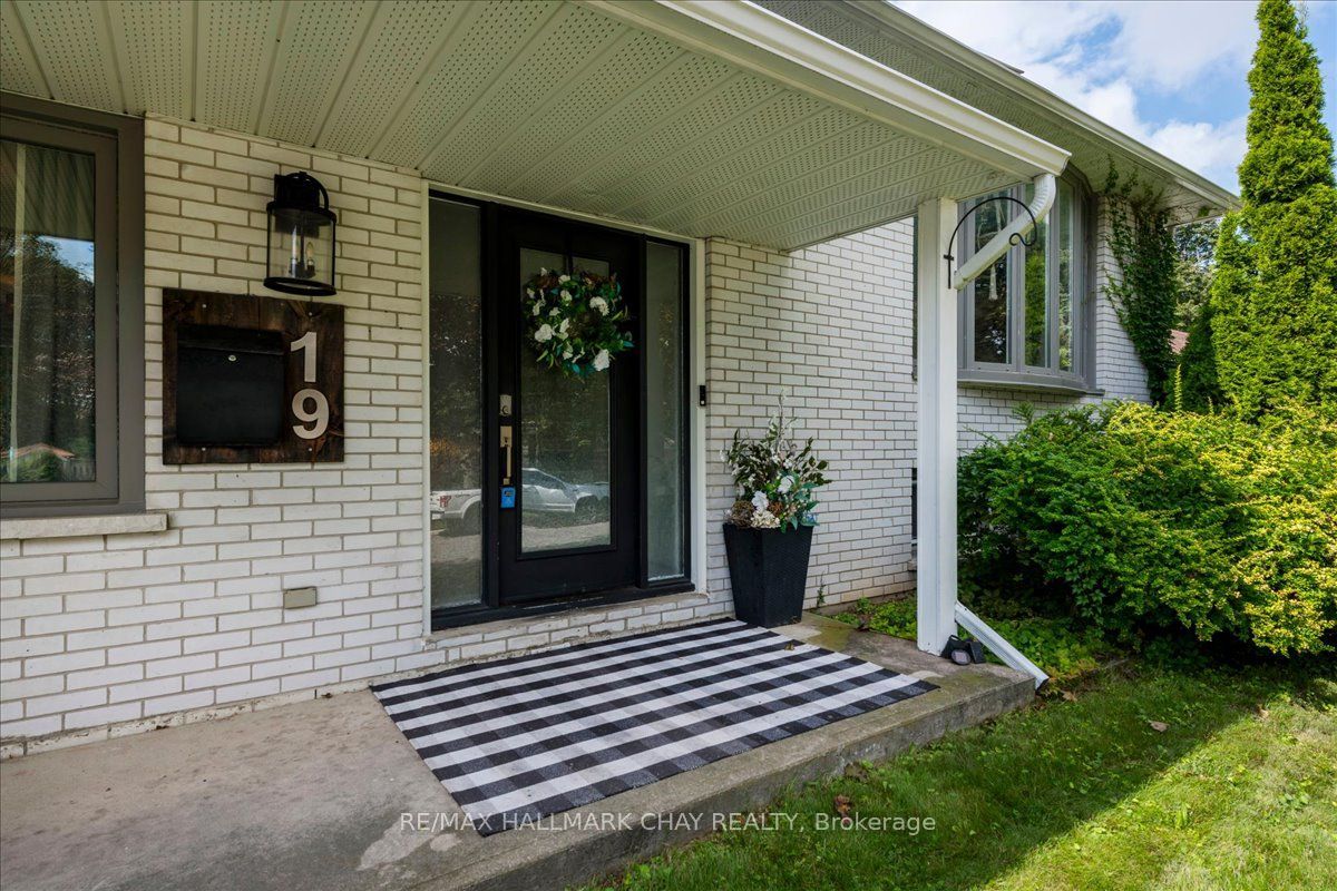 19 Highcroft Road, Barrie, ON L4N 2X3 photo 3