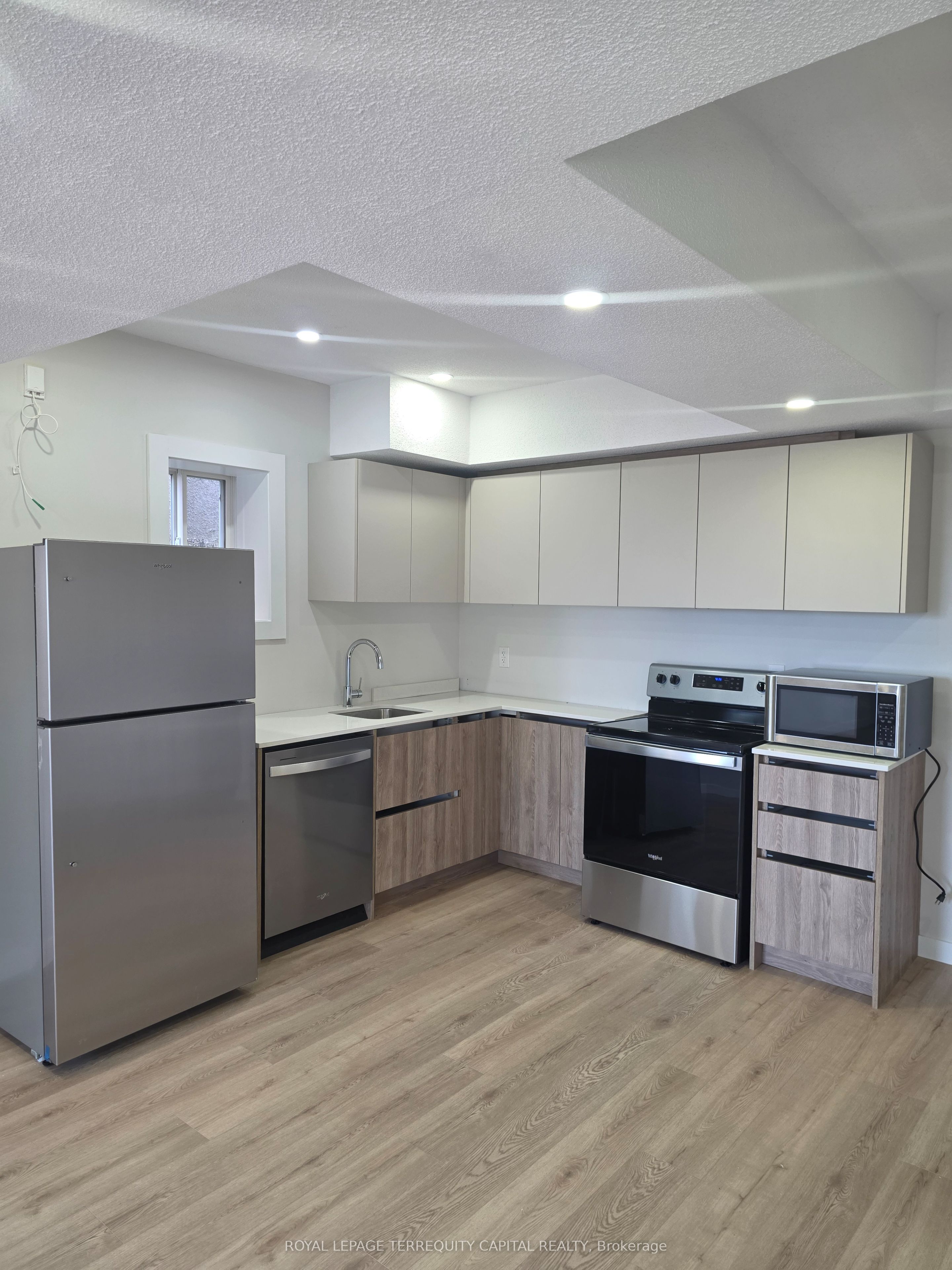349 Edgehill Drive B, Barrie, ON L4N 9X5 photo 5