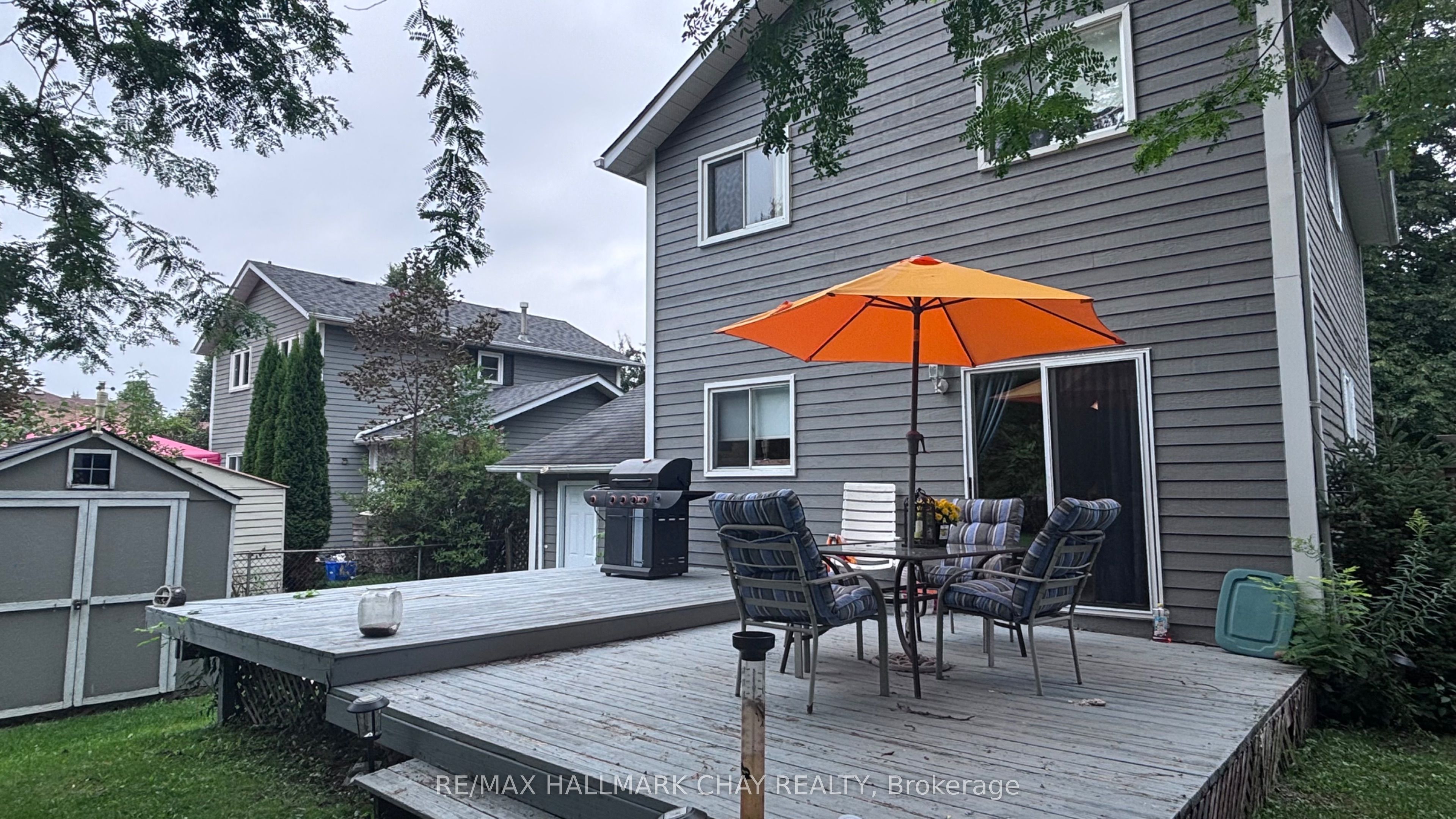 98 Elizabeth Street, Barrie, ON L4N 6P3 photo 2