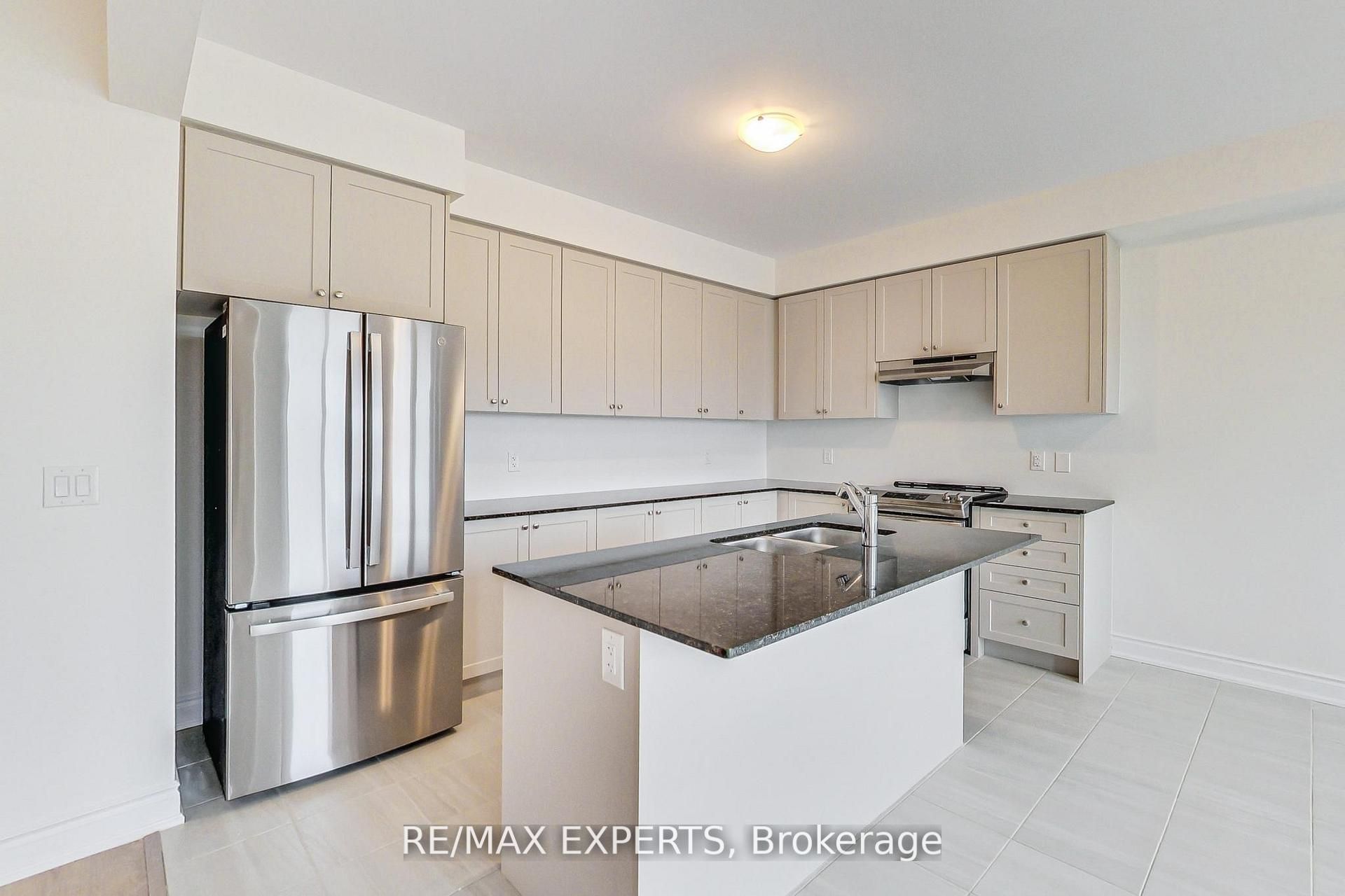 11 Union Boulevard, Wasaga Beach, ON L9Z 0M6 photo 5