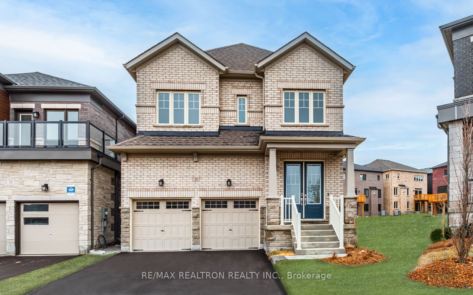 35 Sassafras Road, Springwater, ON L9X 2C6