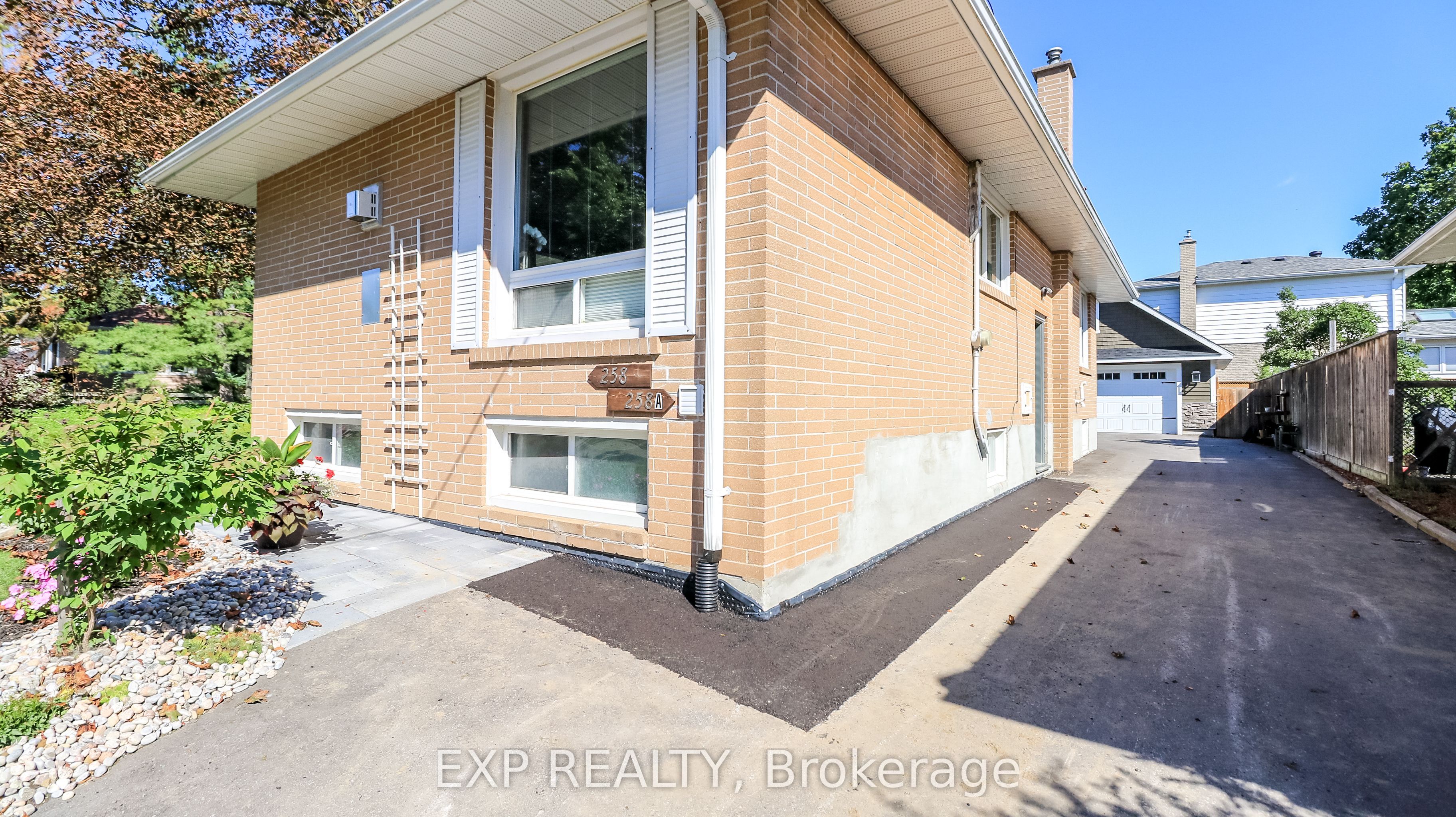 258 Napier Street Basement, Barrie, ON L4M 1X7 photo 2