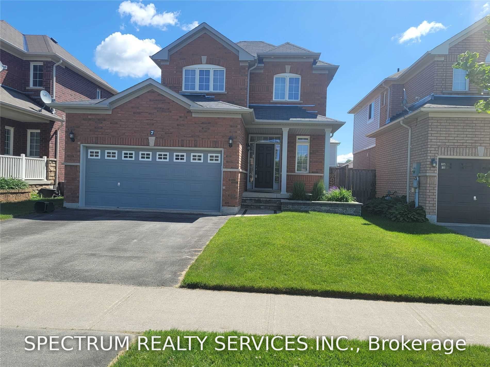 7 Charlemagne Avenue, Barrie, ON L4M 0A9