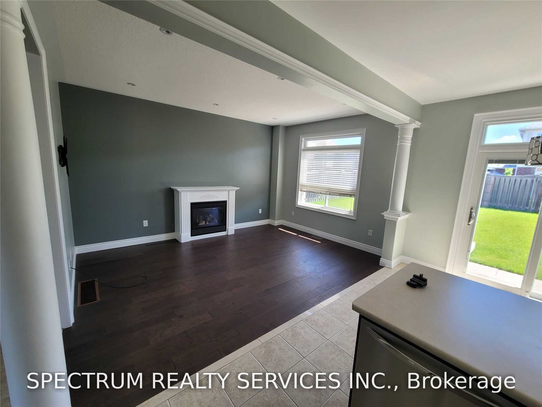 7 Charlemagne Avenue, Barrie, ON L4M 0A9 photo 3