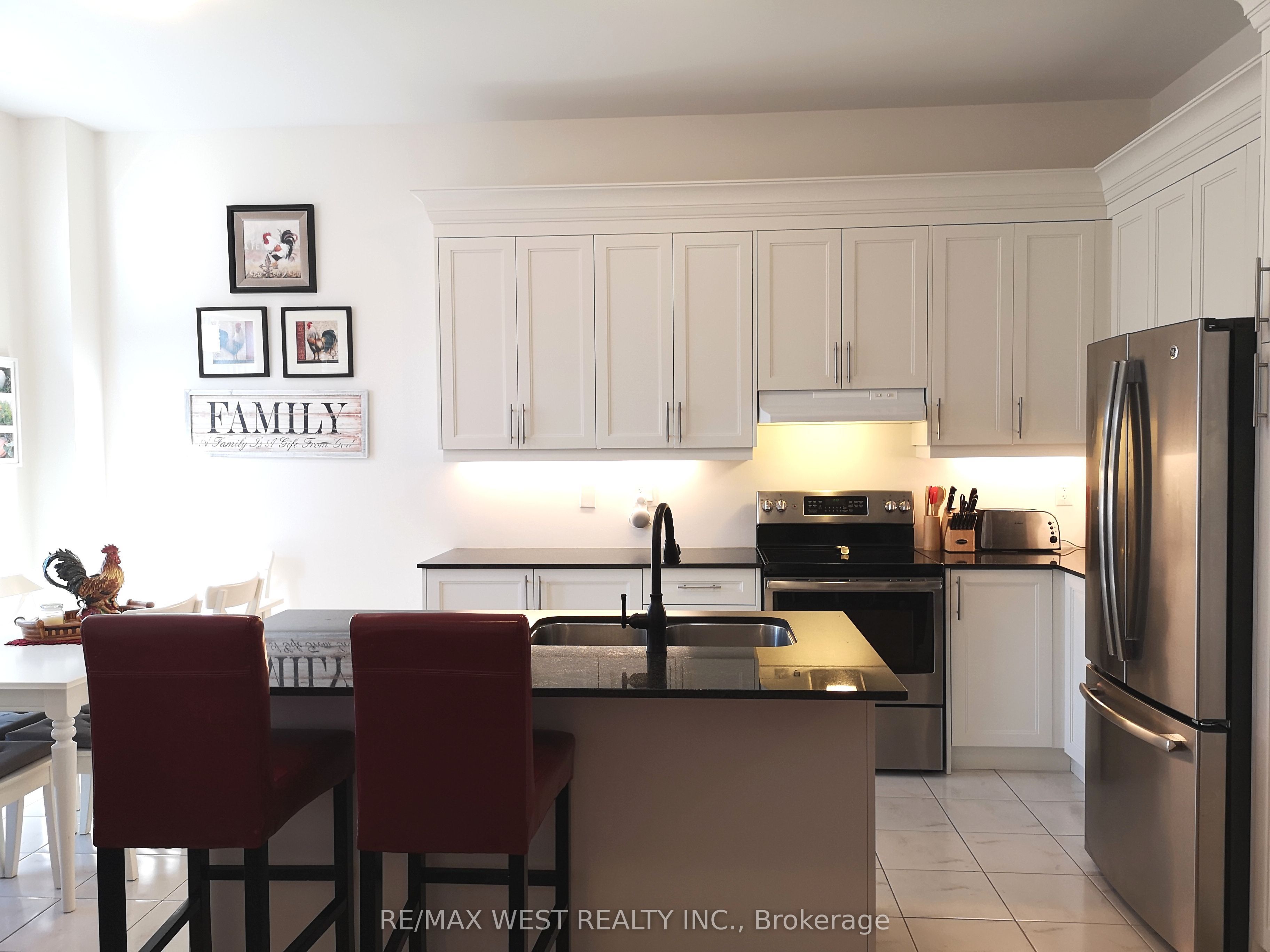 22 Farewell Avenue, Wasaga Beach, ON L9Z 0H3 photo 3