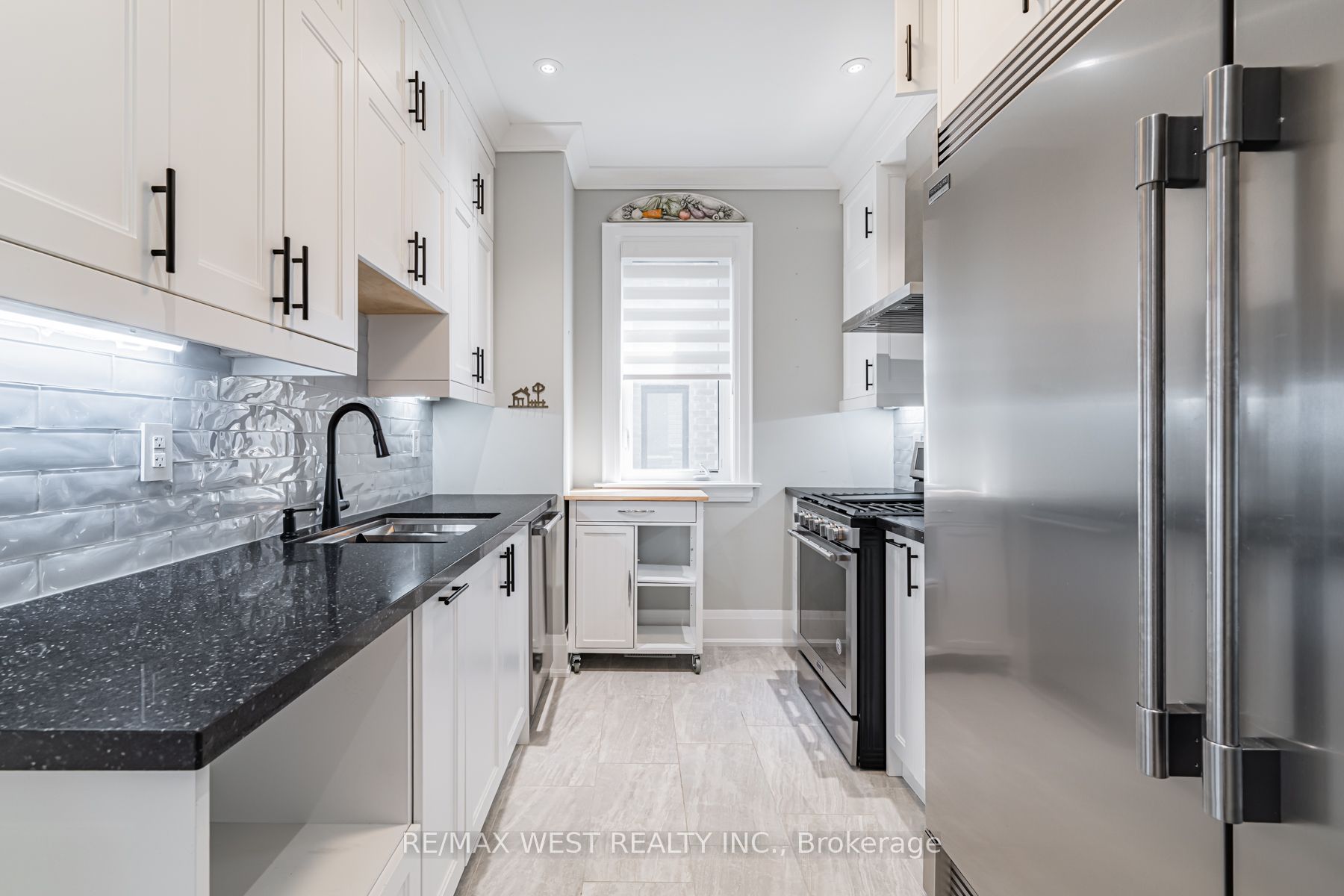 2292 Shore Lane, Wasaga Beach, ON L9Z 2X6 photo 5