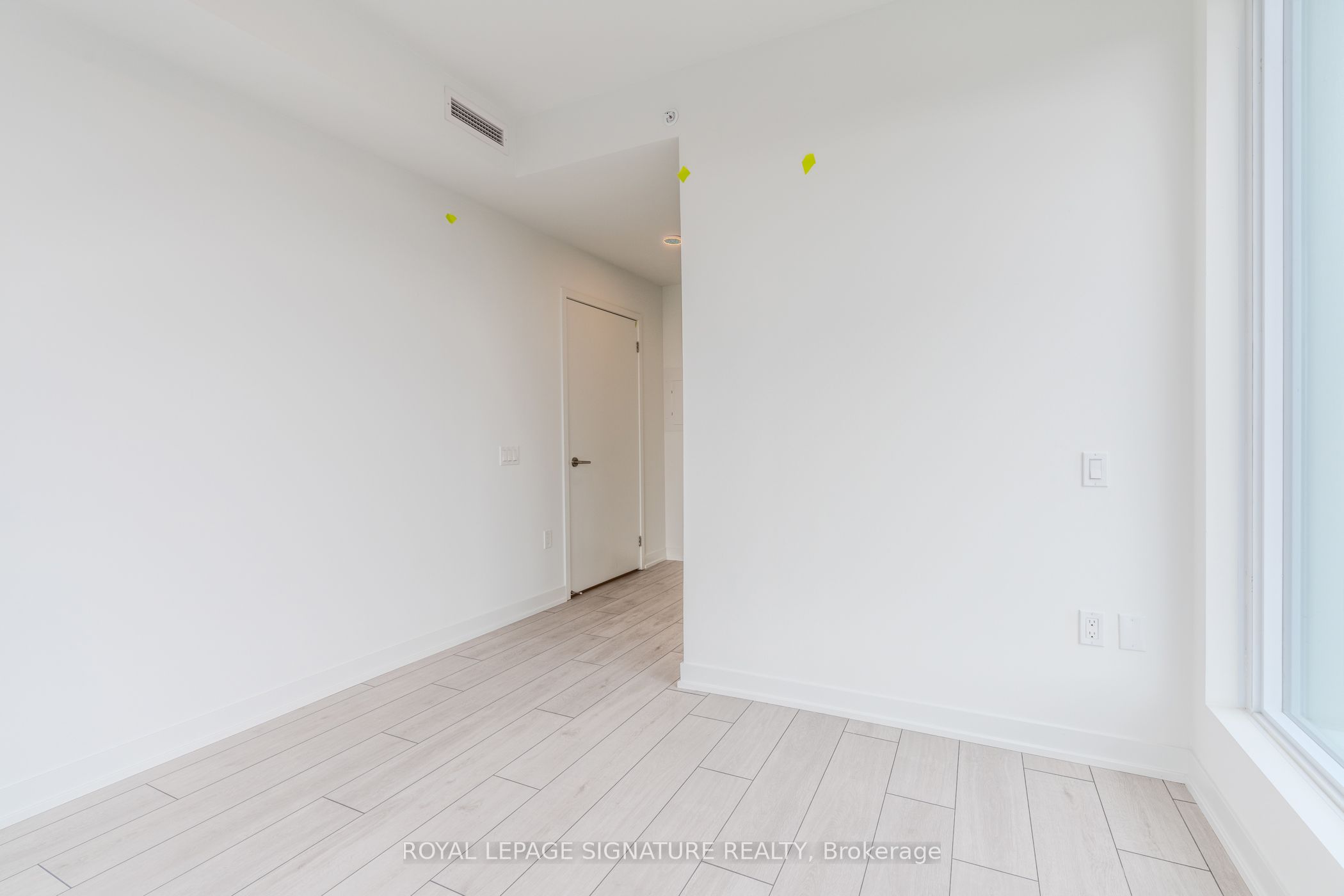 39 Mary Street 1305, Barrie, ON L4N 1S9 photo 3