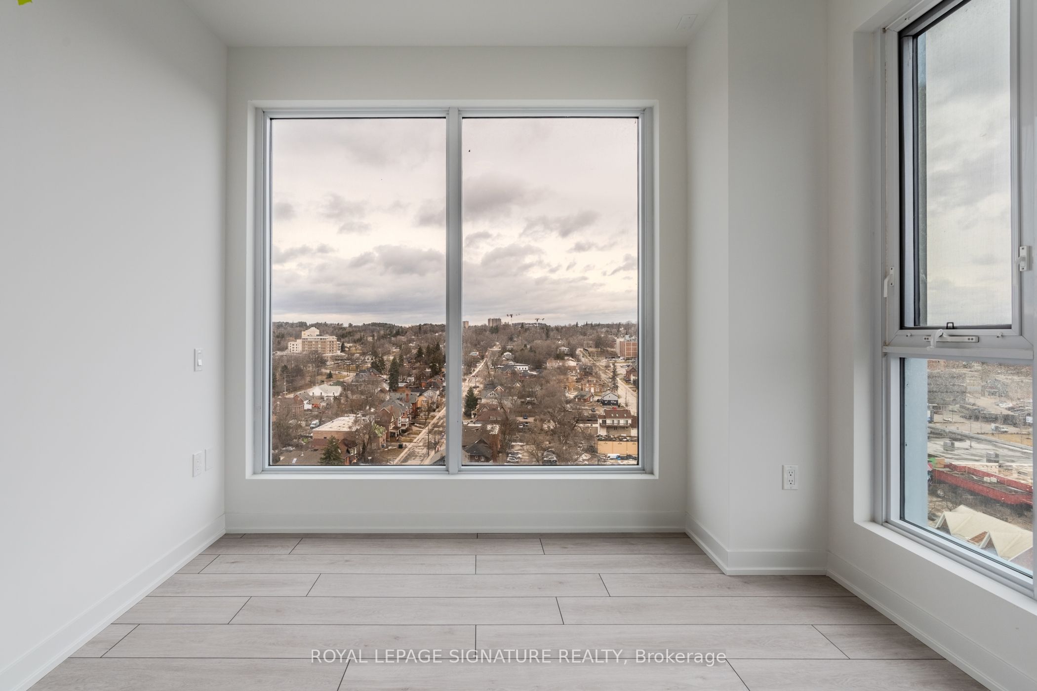 39 Mary Street 1305, Barrie, ON L4N 1S9 photo 4