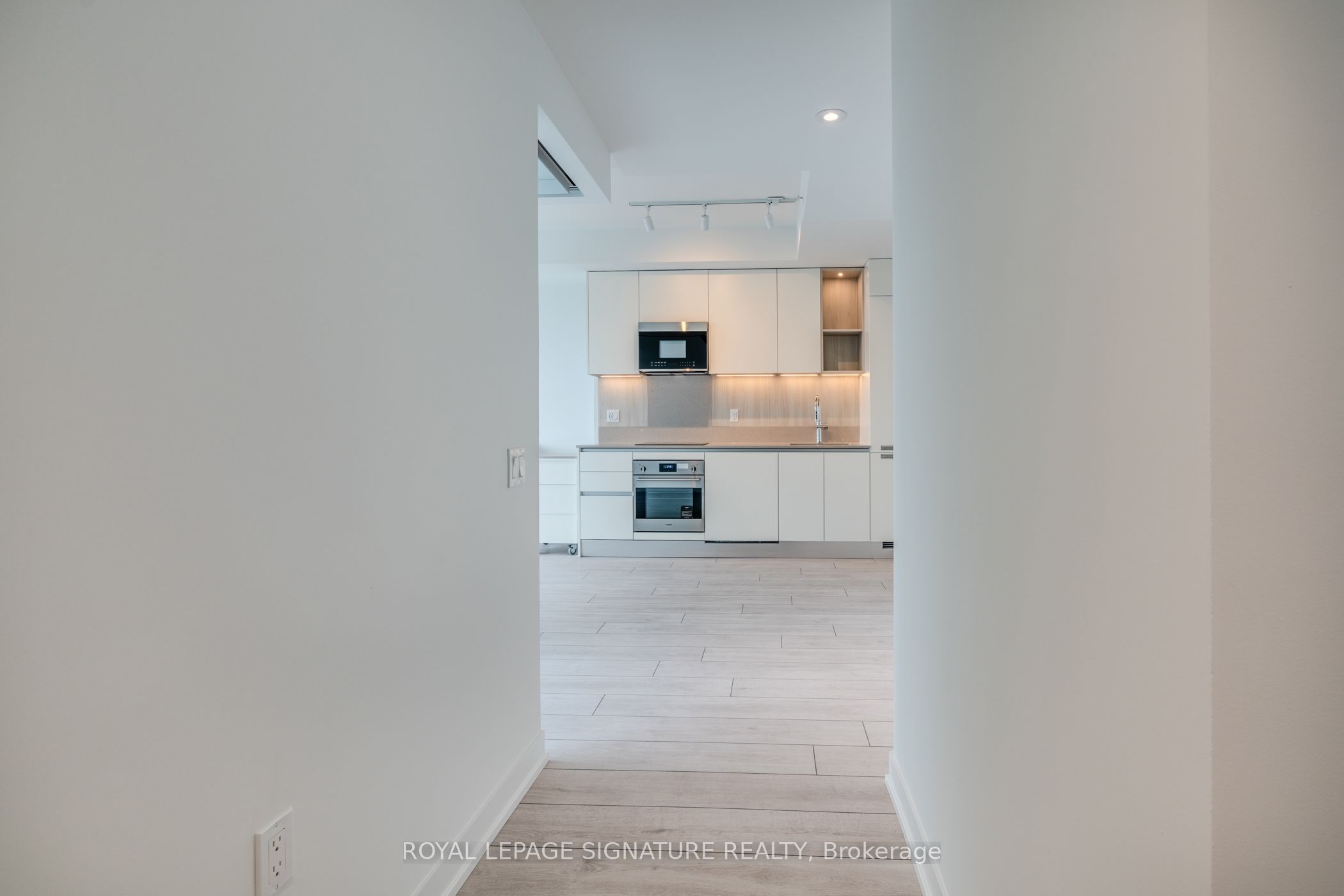 39 Mary Street 1305, Barrie, ON L4N 1S9 photo 5