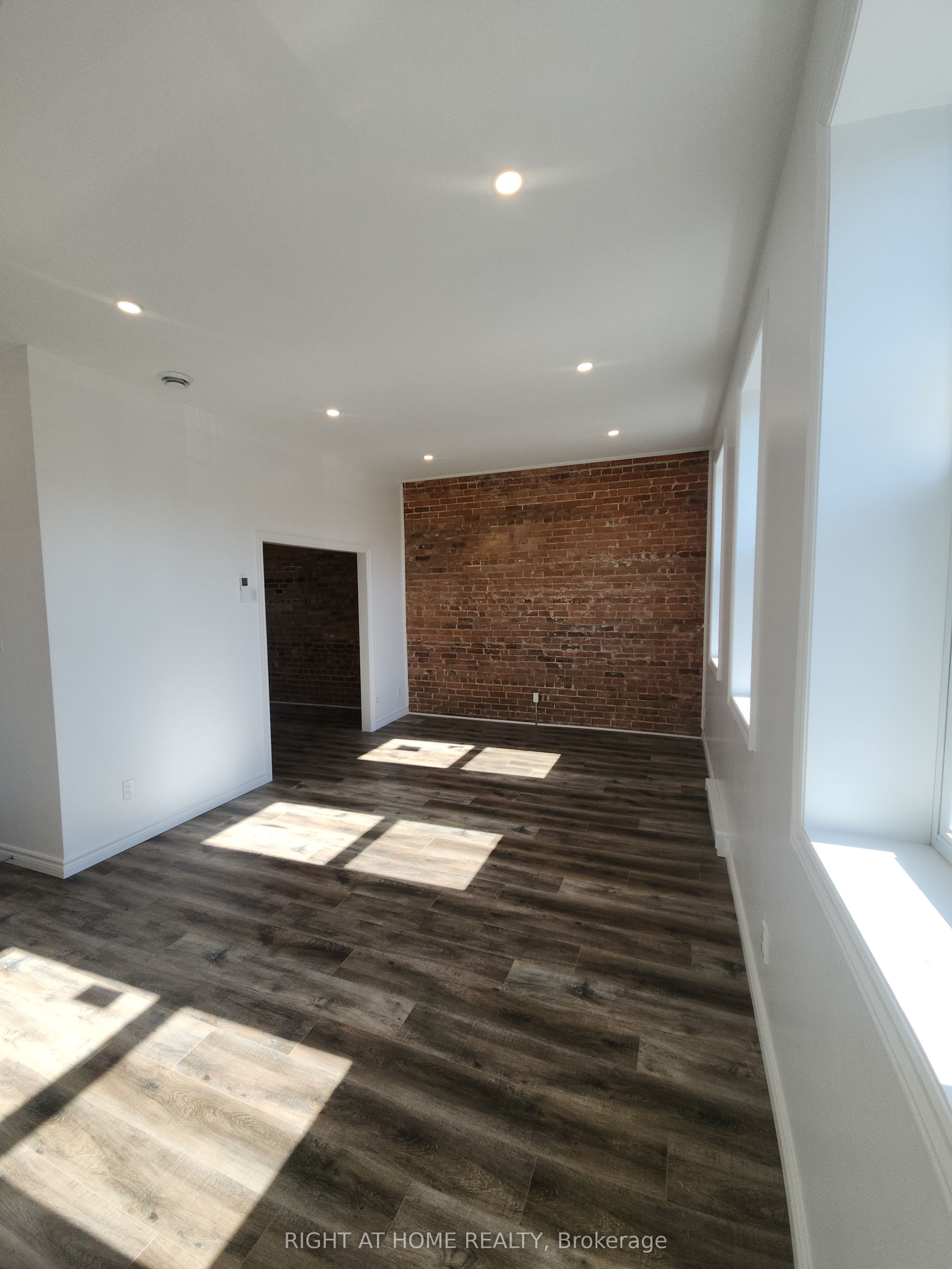 9 Queen Street W 201, Springwater, ON L0L 1P0 photo 3