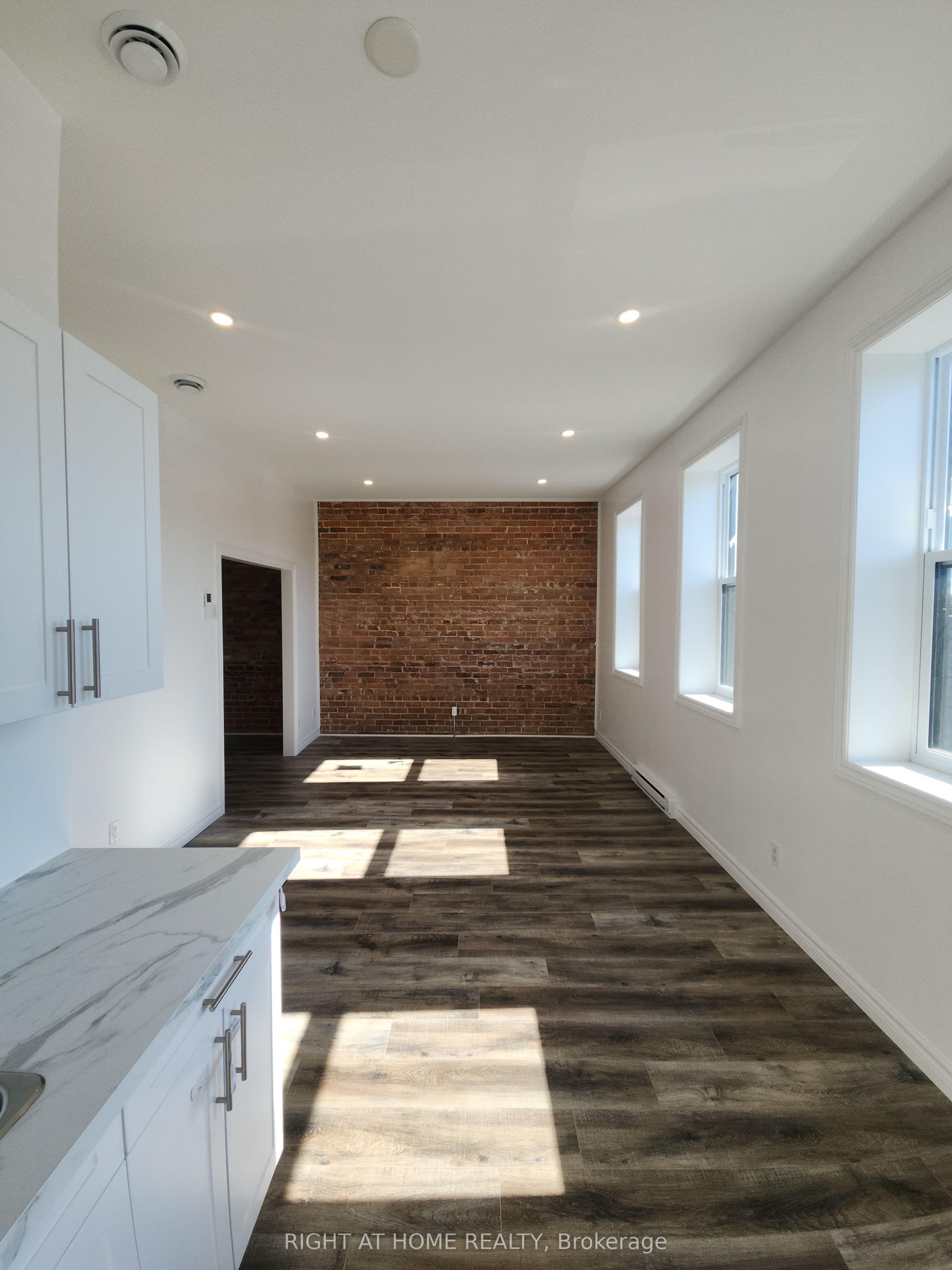 9 Queen Street W 201, Springwater, ON L0L 1P0 photo 4