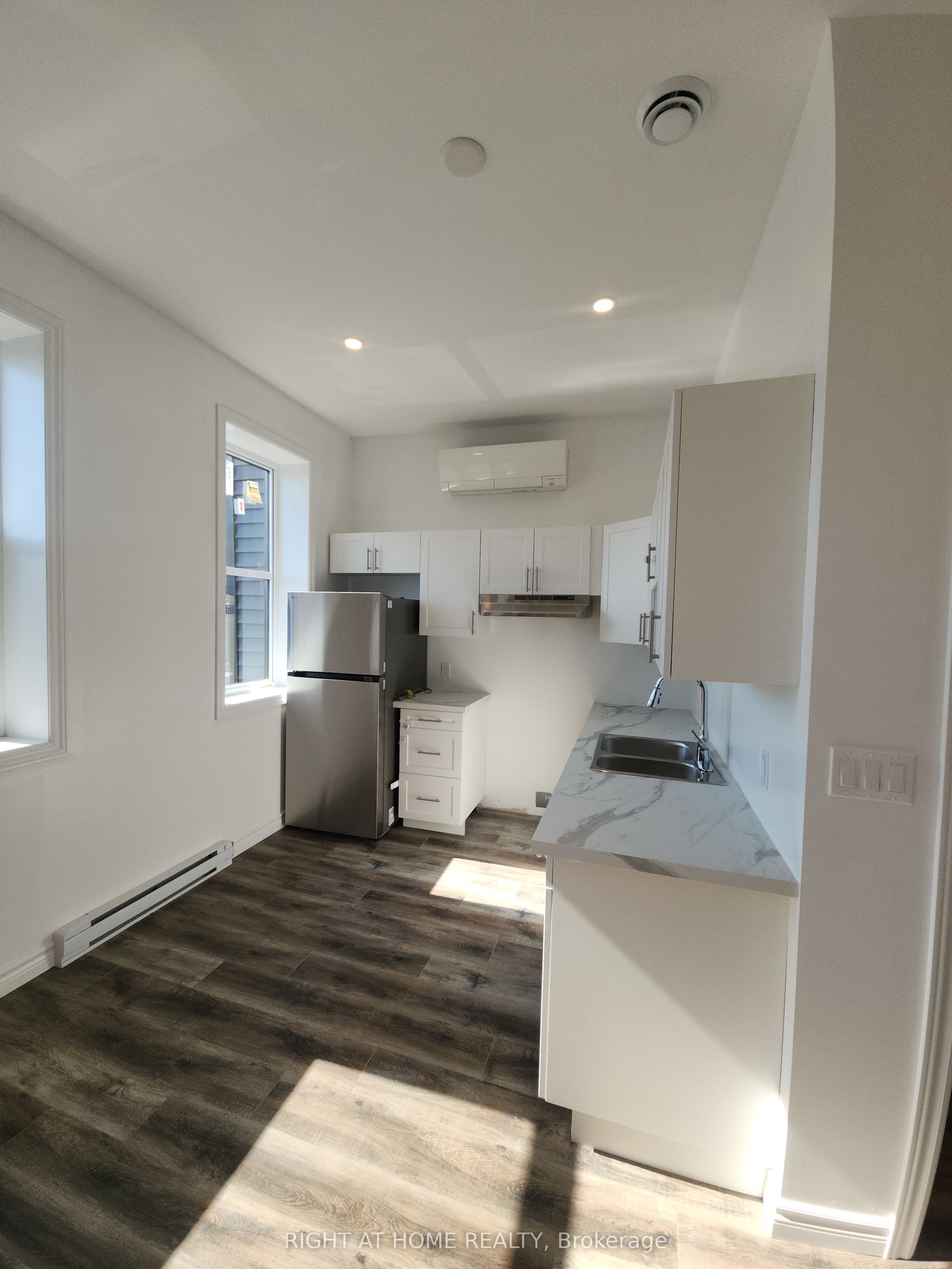 9 Queen Street W 201, Springwater, ON L0L 1P0 photo 5