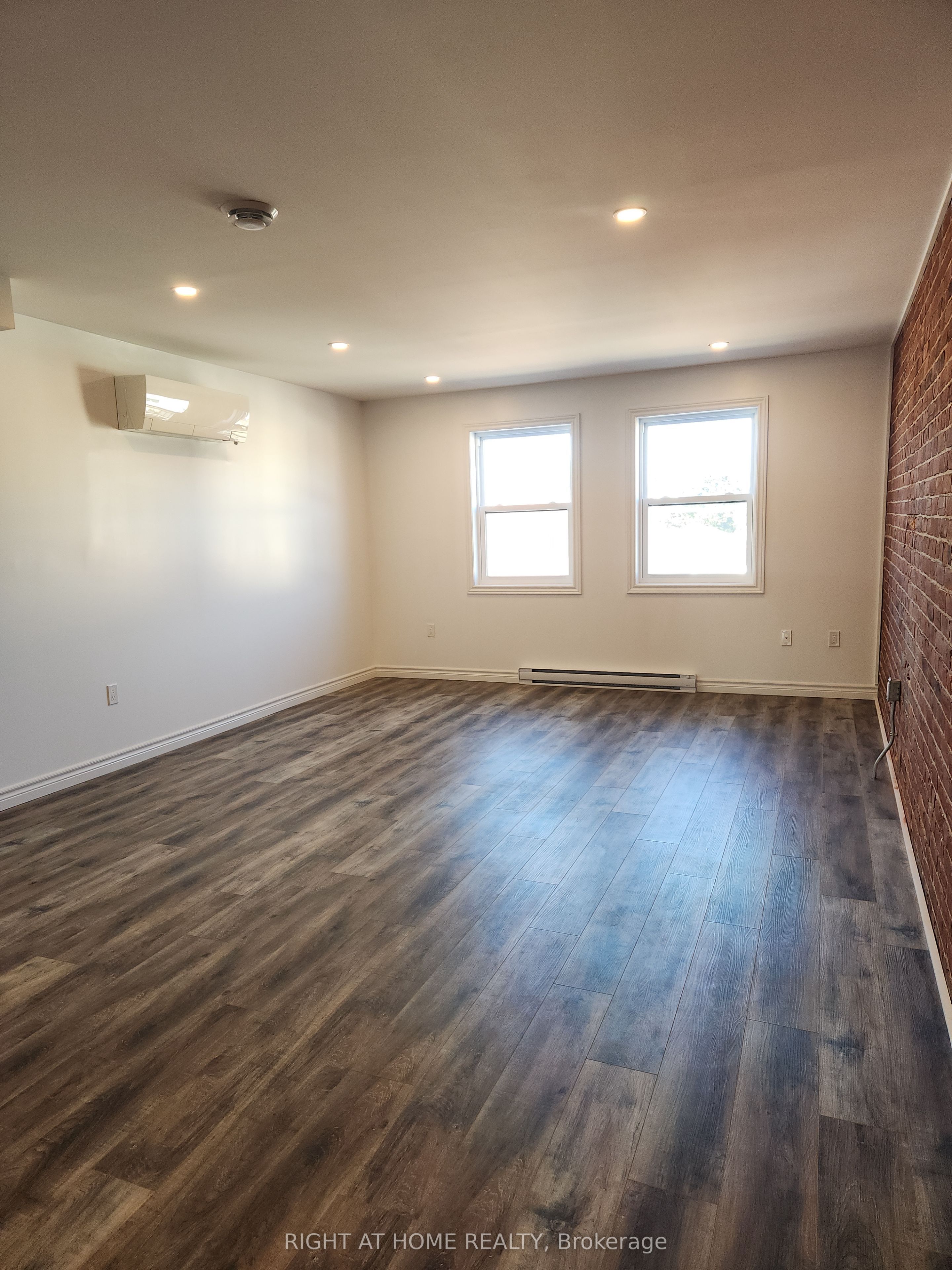 9 Queen Street W 203, Springwater, ON L0L 1P0 photo 3
