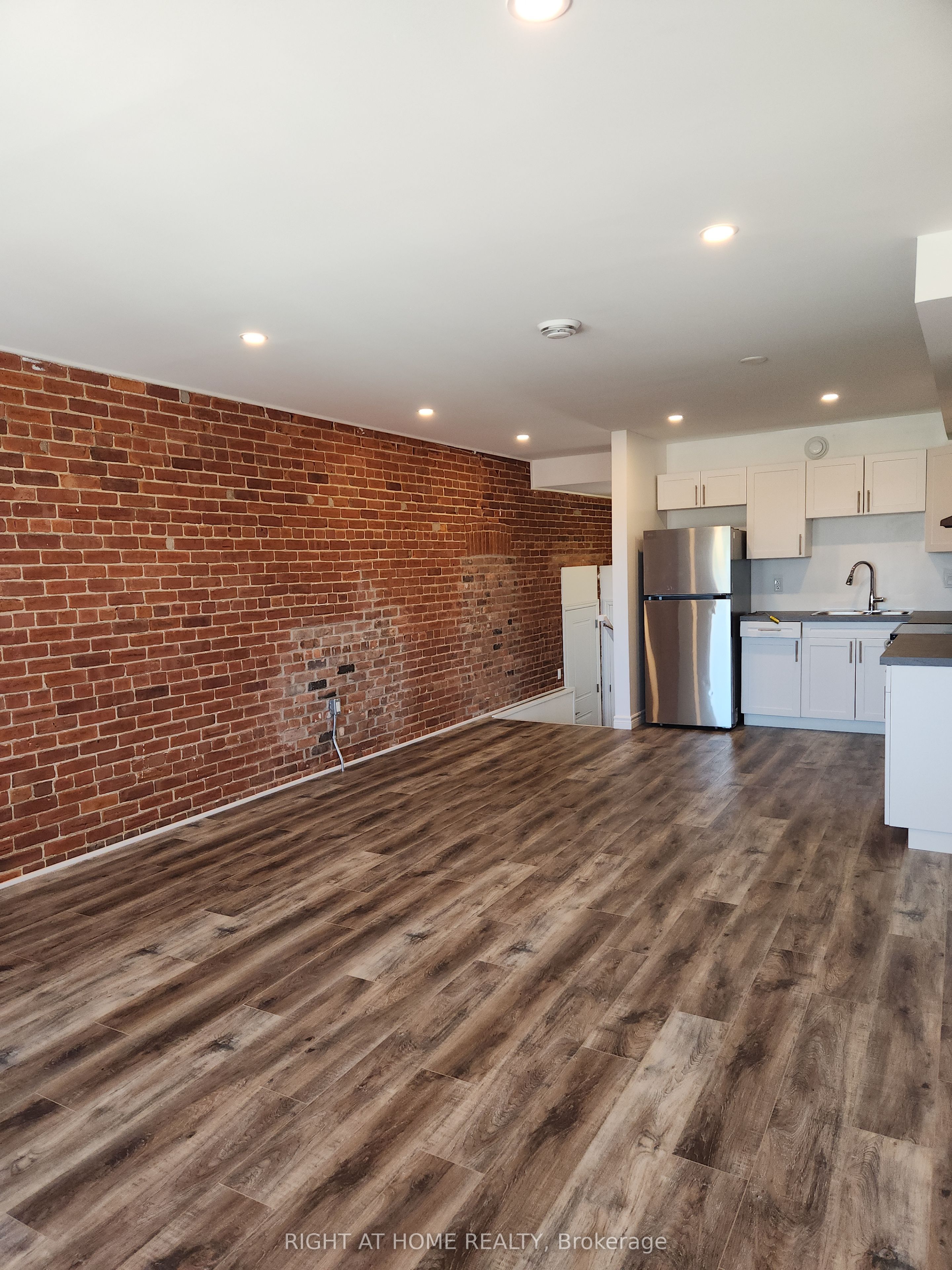 9 Queen Street W 203, Springwater, ON L0L 1P0 photo 4