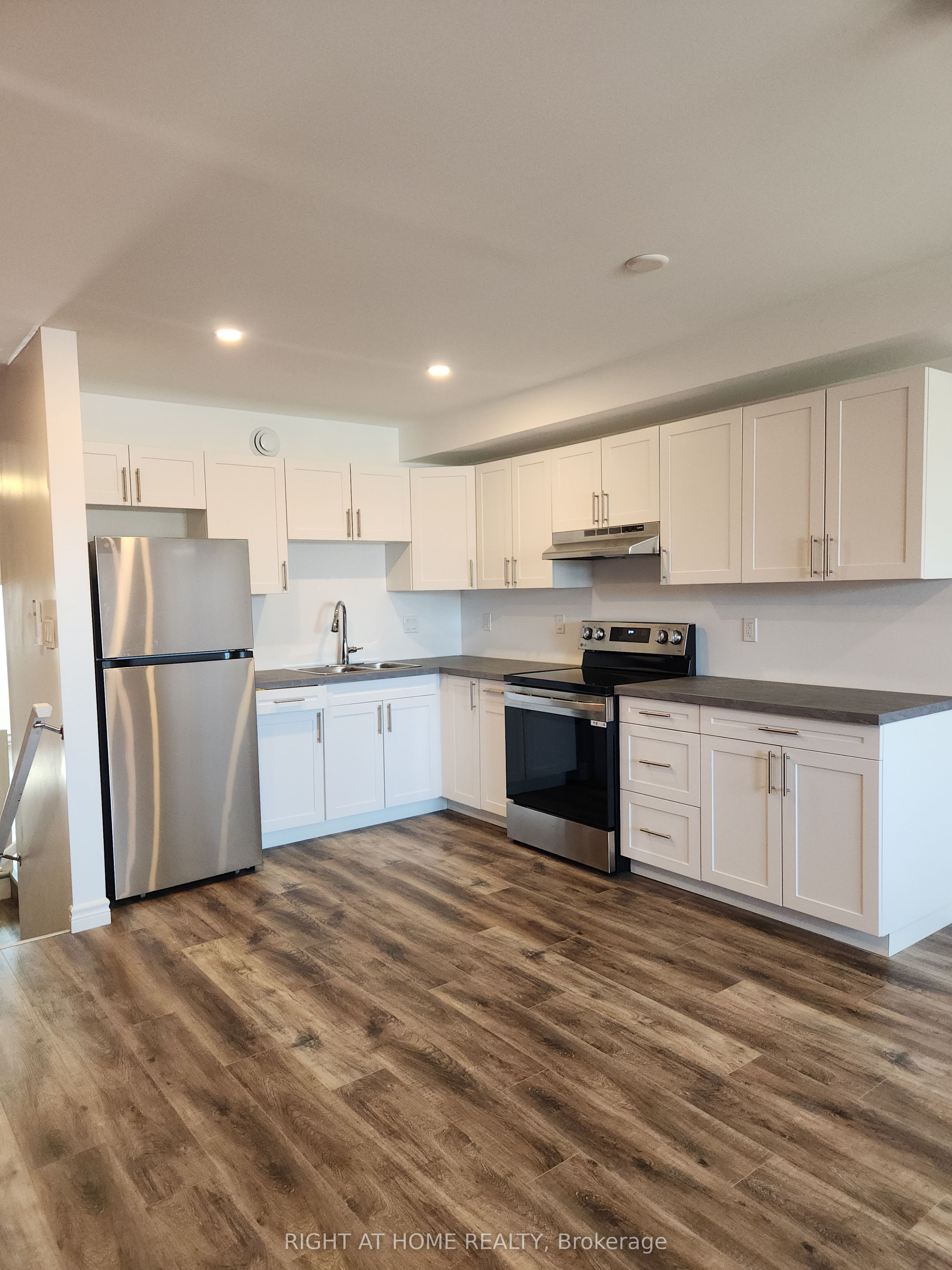 9 Queen Street W 203, Springwater, ON L0L 1P0 photo 5