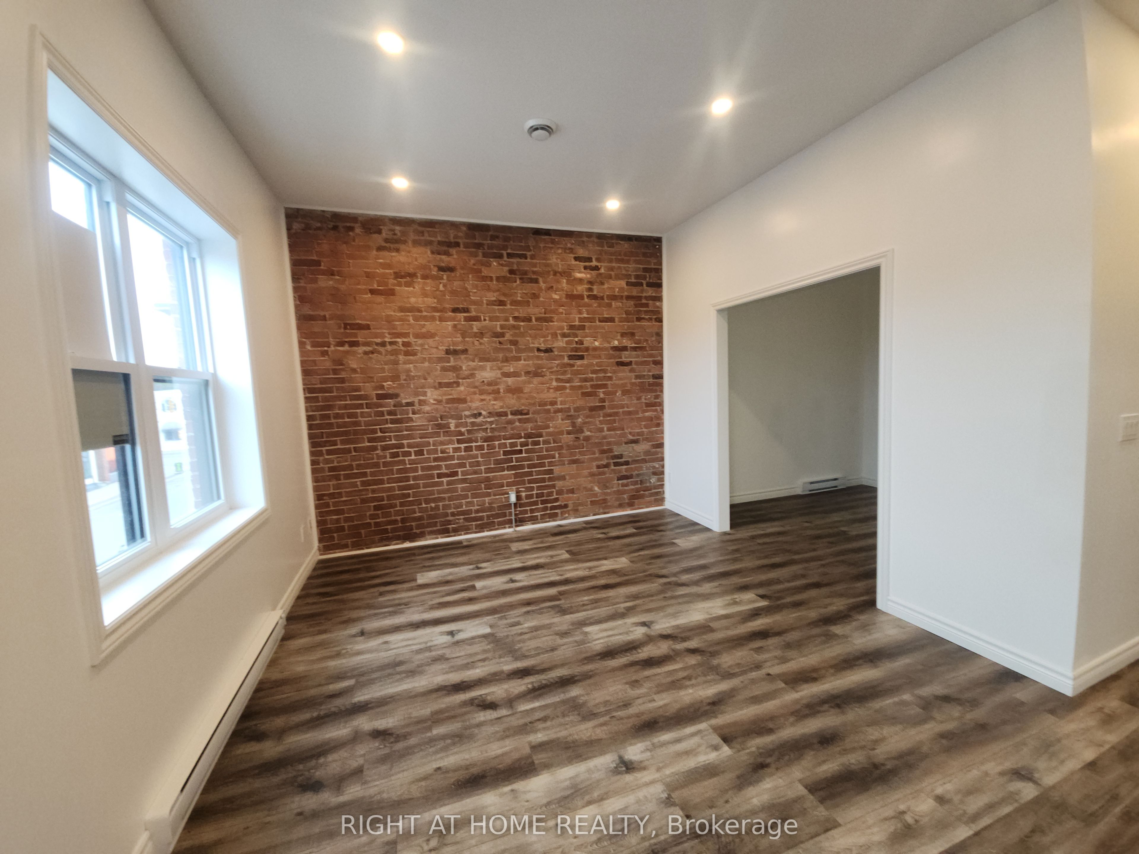 9 W Queen Street W 202, Springwater, ON L0L 1P0 photo 2