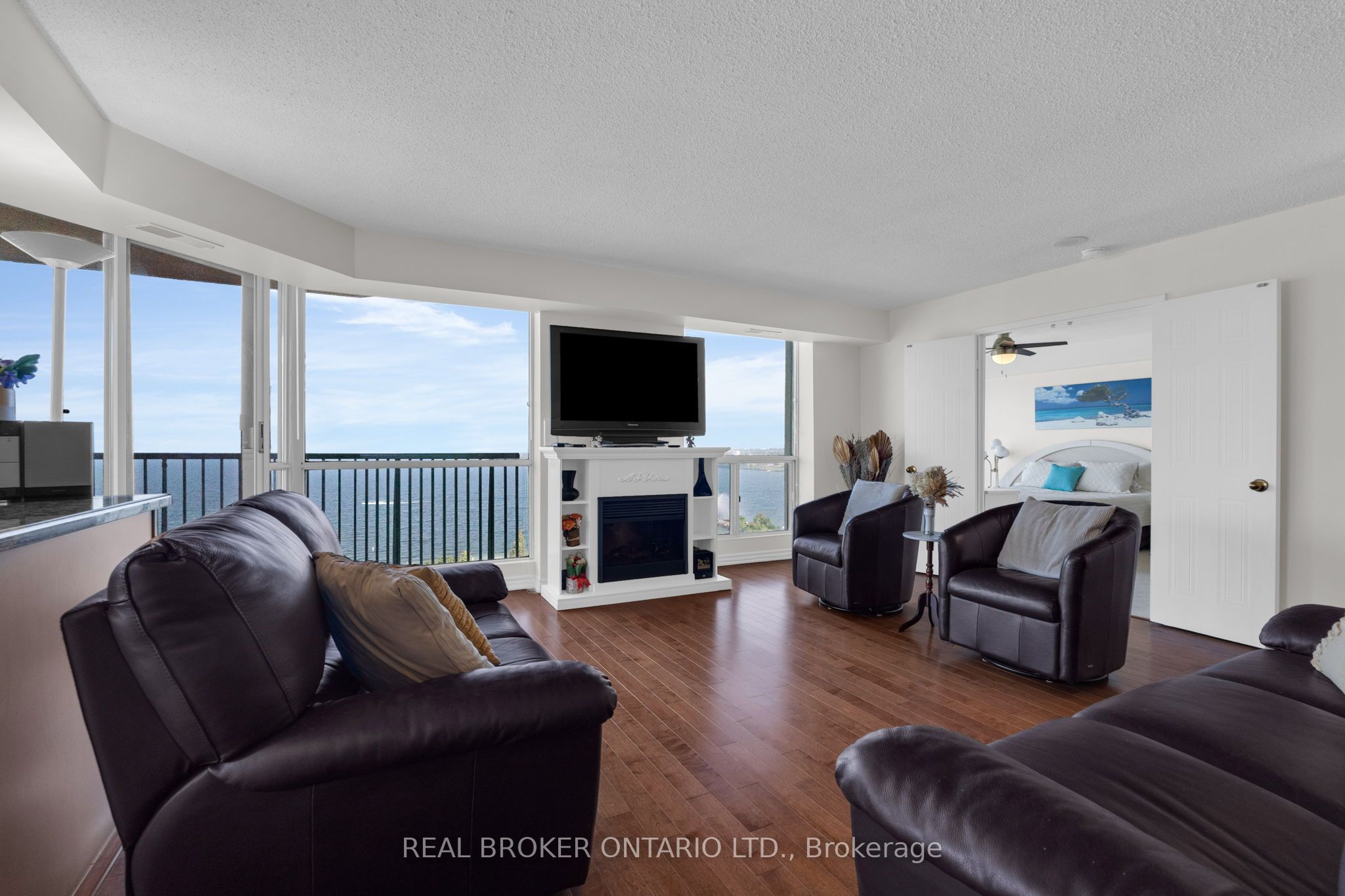65 Ellen Street 903, Barrie, ON L4N 3A5 photo 4