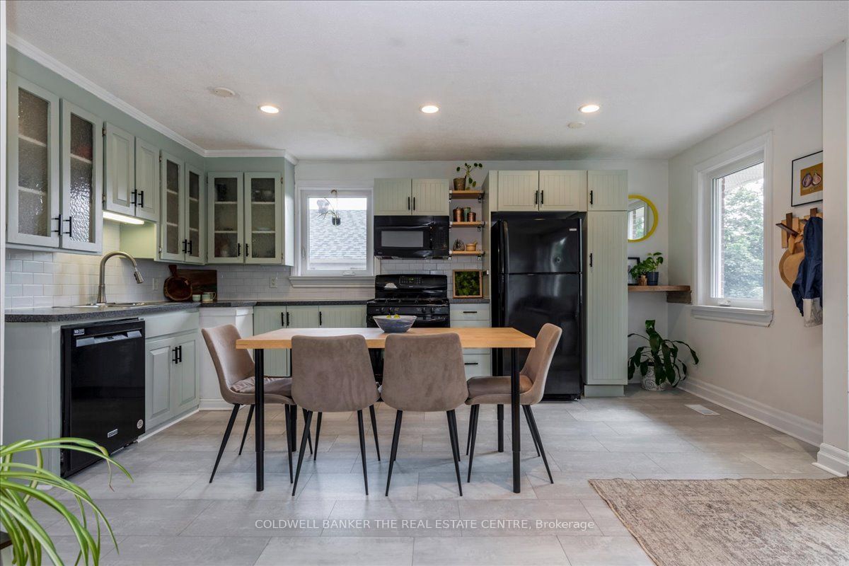 18 Agnes Street, Barrie, ON L4M 2S2 photo 2